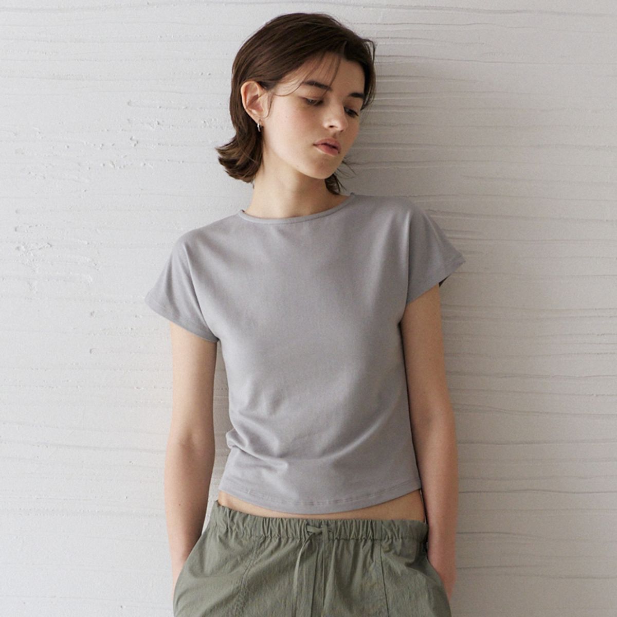 노우드(NOEUD) Seamless-Line Tee (Beige Gray)