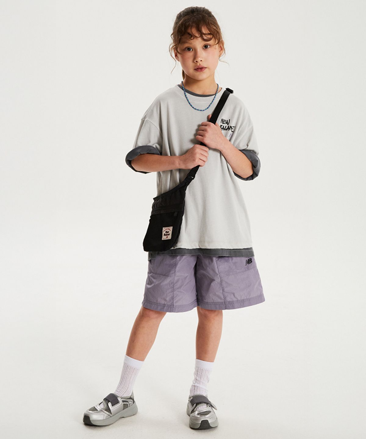 뉴발란스 키즈(NEWBALANCEKIDS) METALIC SUMMER_피그먼트+우븐 반바지 셋업 아동 상하복 NK9YG2761U75