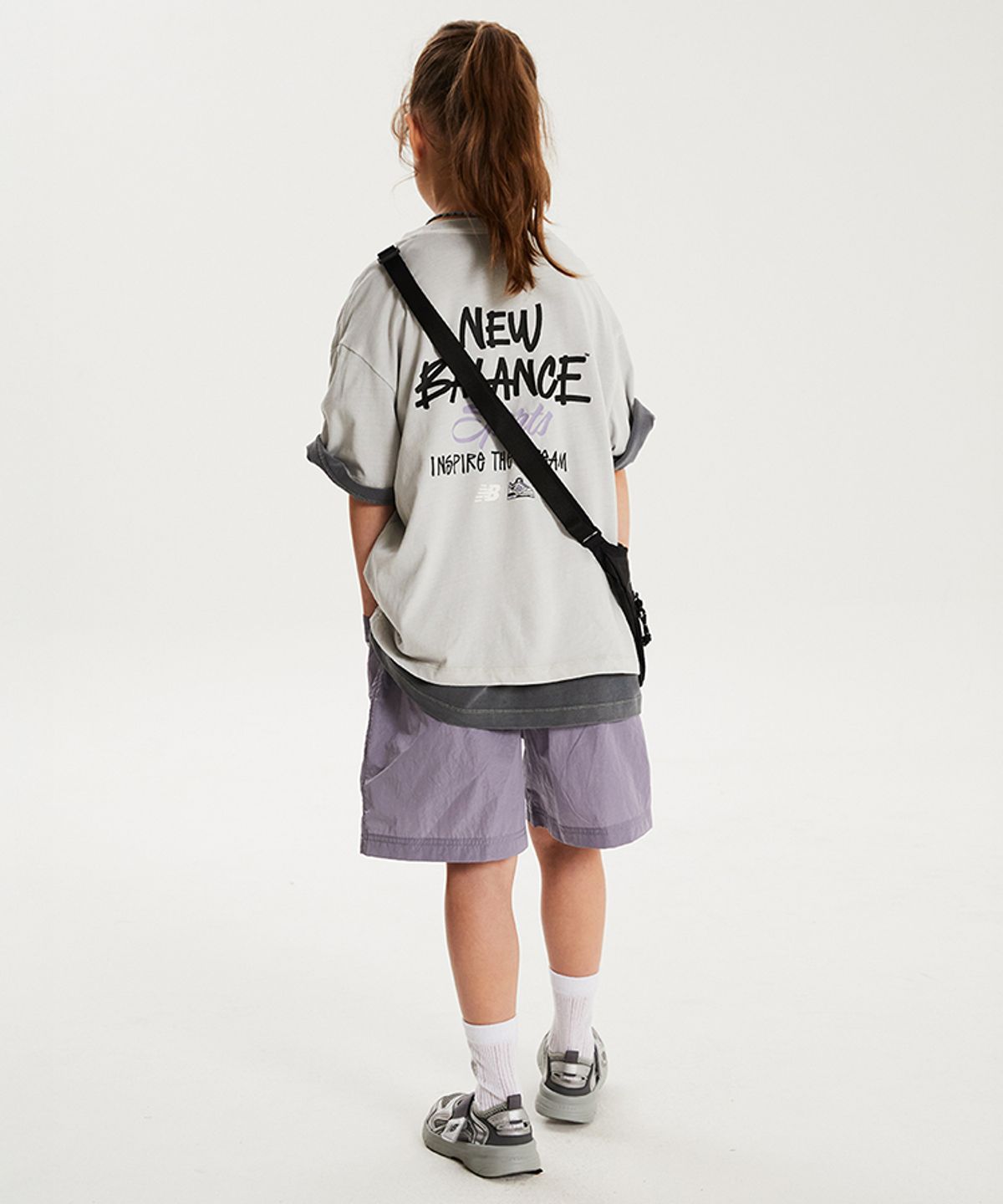 뉴발란스 키즈(NEWBALANCEKIDS) METALIC SUMMER_피그먼트+우븐 반바지 셋업 아동 상하복 NK9YG2761U75
