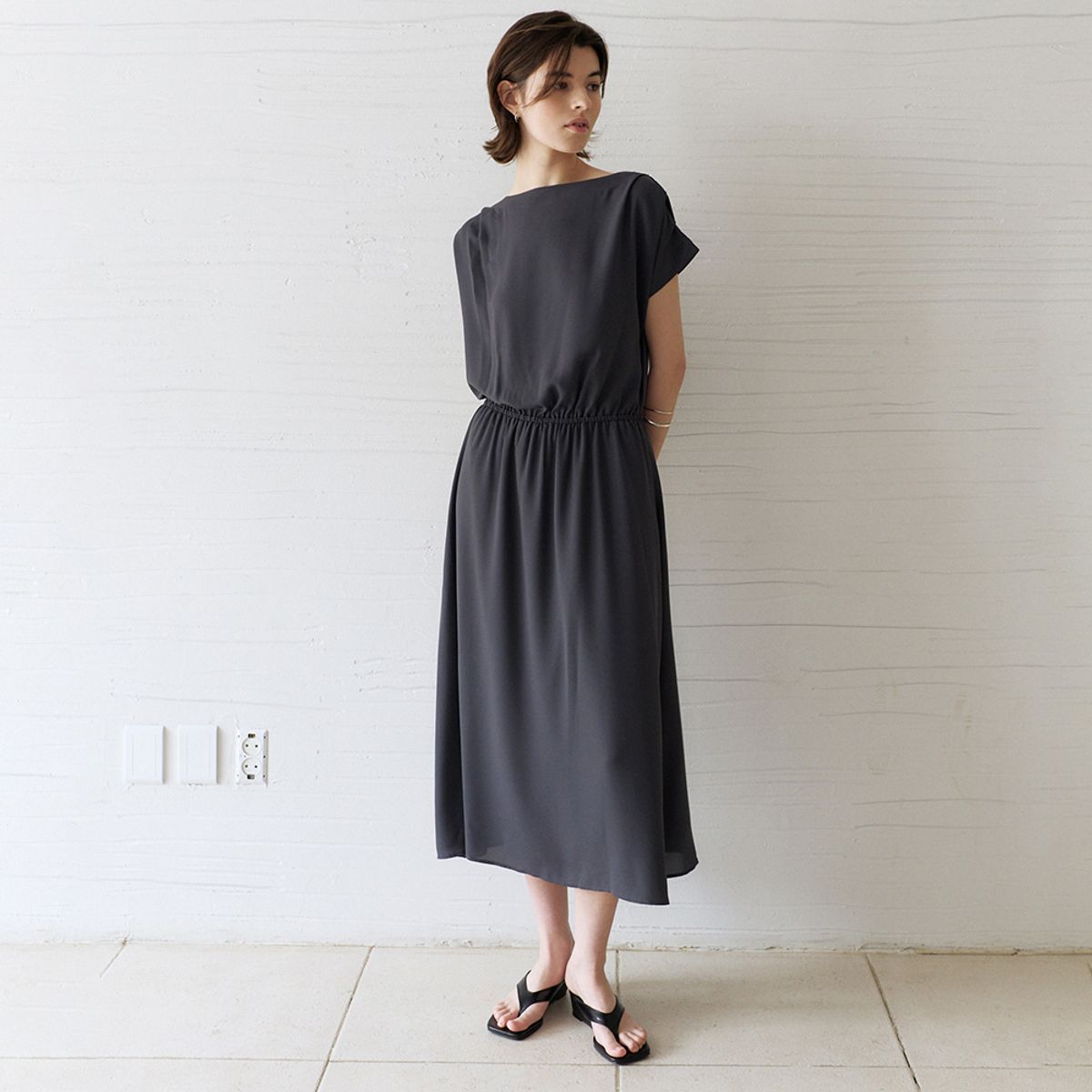 노우드(NOEUD) Gathered Waist Dress (Dark Gray)