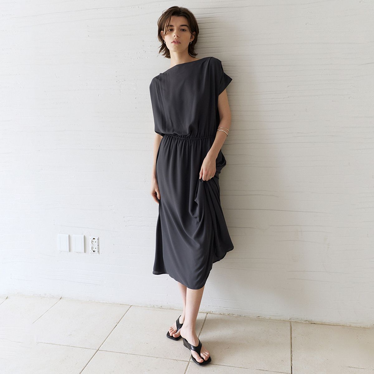 노우드(NOEUD) Gathered Waist Dress (Dark Gray)