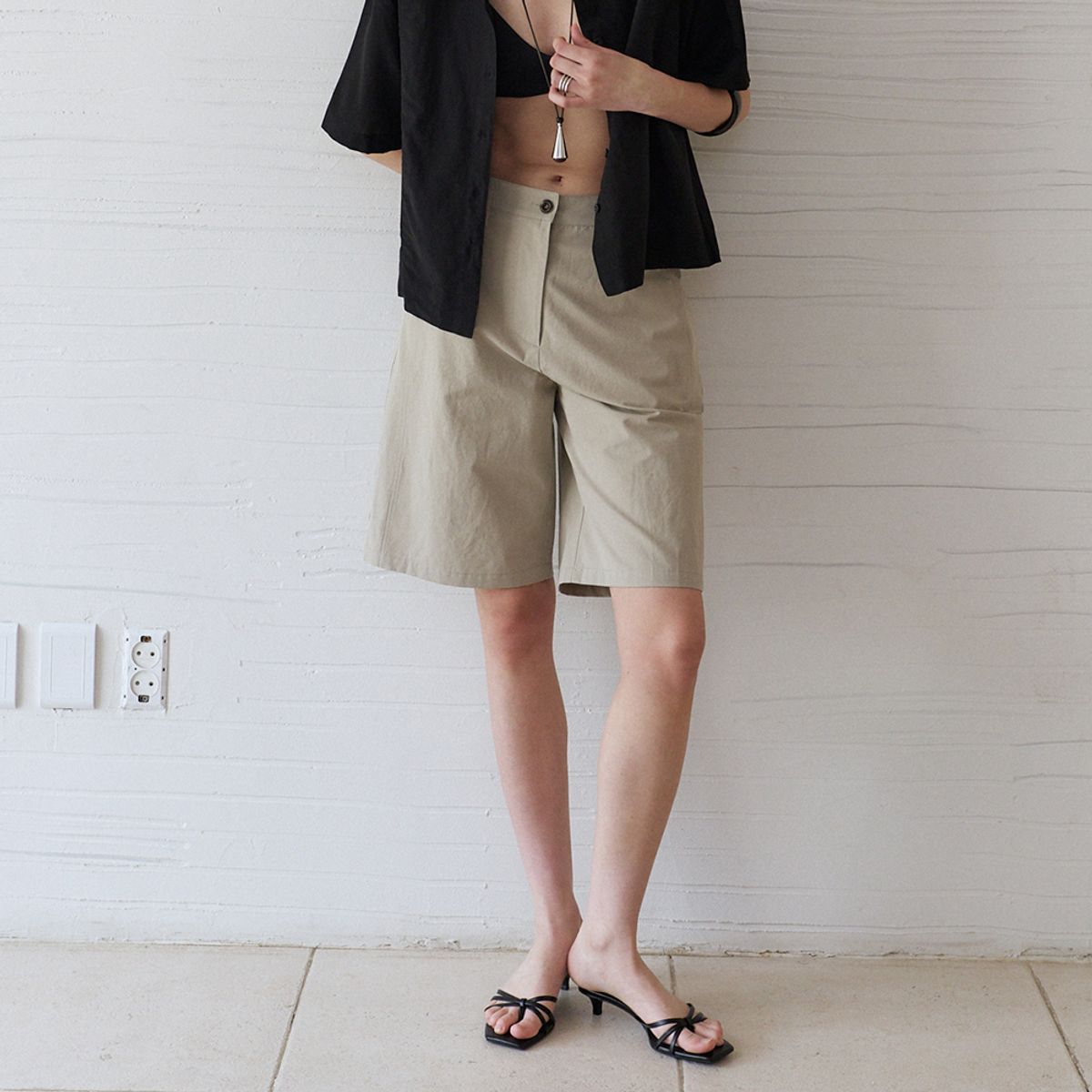 노우드(NOEUD) Stitch-Line Bermuda Pants (Beige Gray)