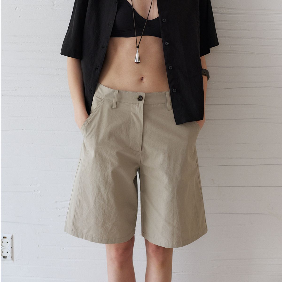노우드(NOEUD) Stitch-Line Bermuda Pants (Beige Gray)