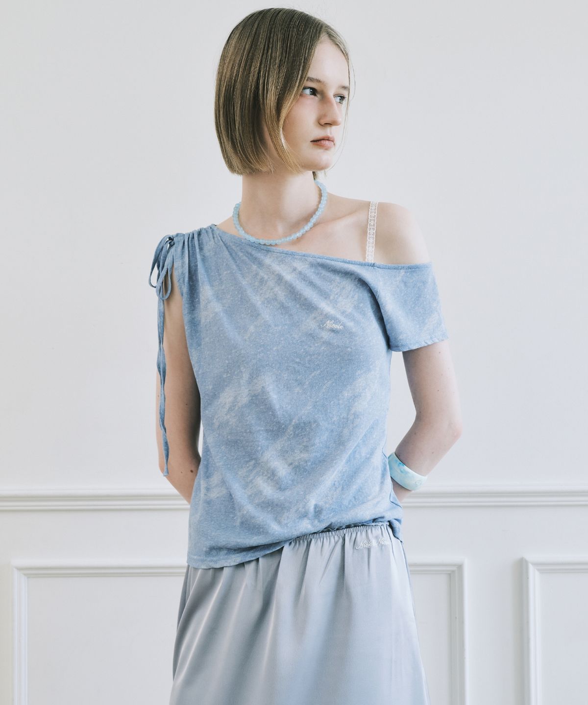 닉앤니콜(NICK&NICOLE) MARBLE DRAPE SHIRRING TOP_SKY BLUE