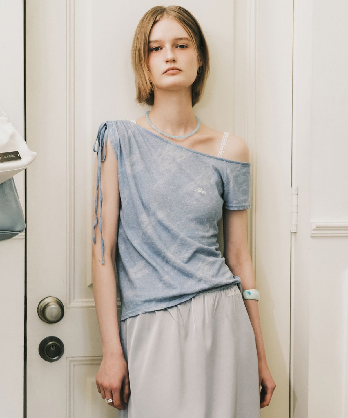 닉앤니콜(NICK&NICOLE) MARBLE DRAPE SHIRRING TOP_SKY BLUE