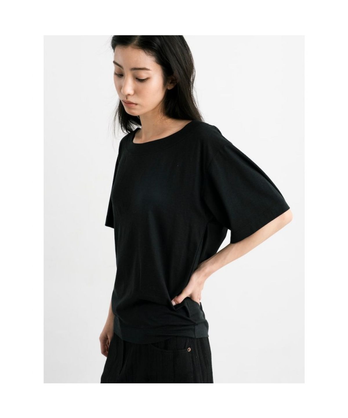앙개(ANGGAE) Oversized Back Draped TShirt  Black