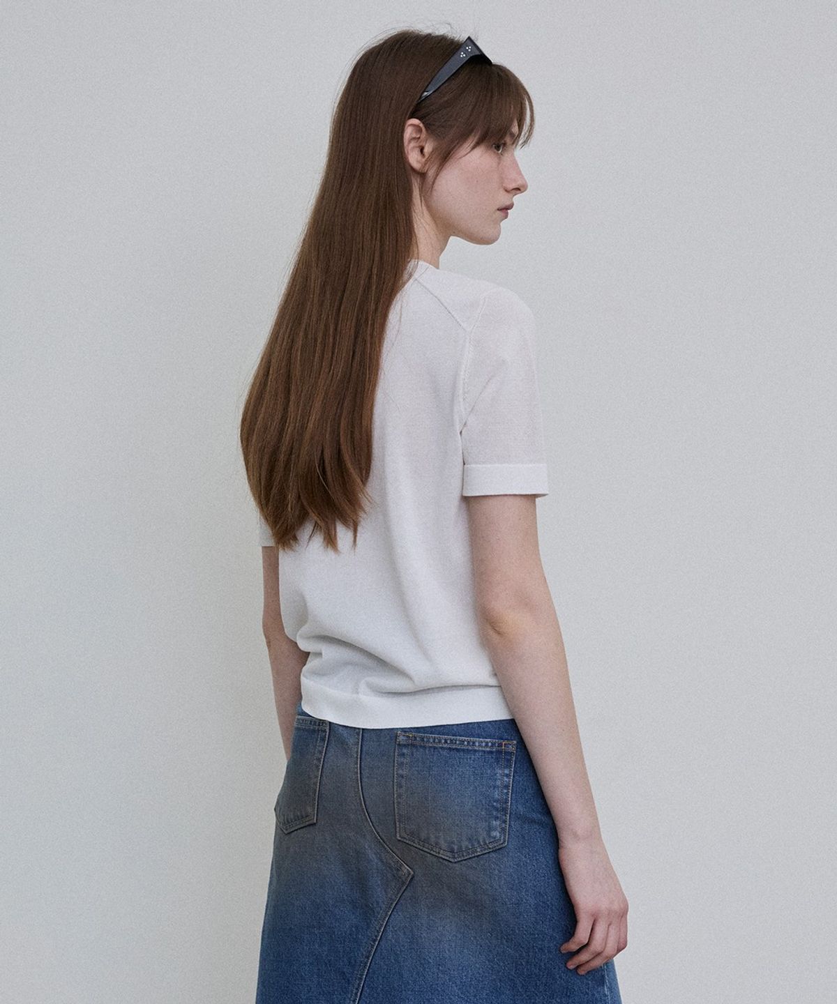 디에토(DEETO) Embroidered Sleeve Knit Tee [WHITE]