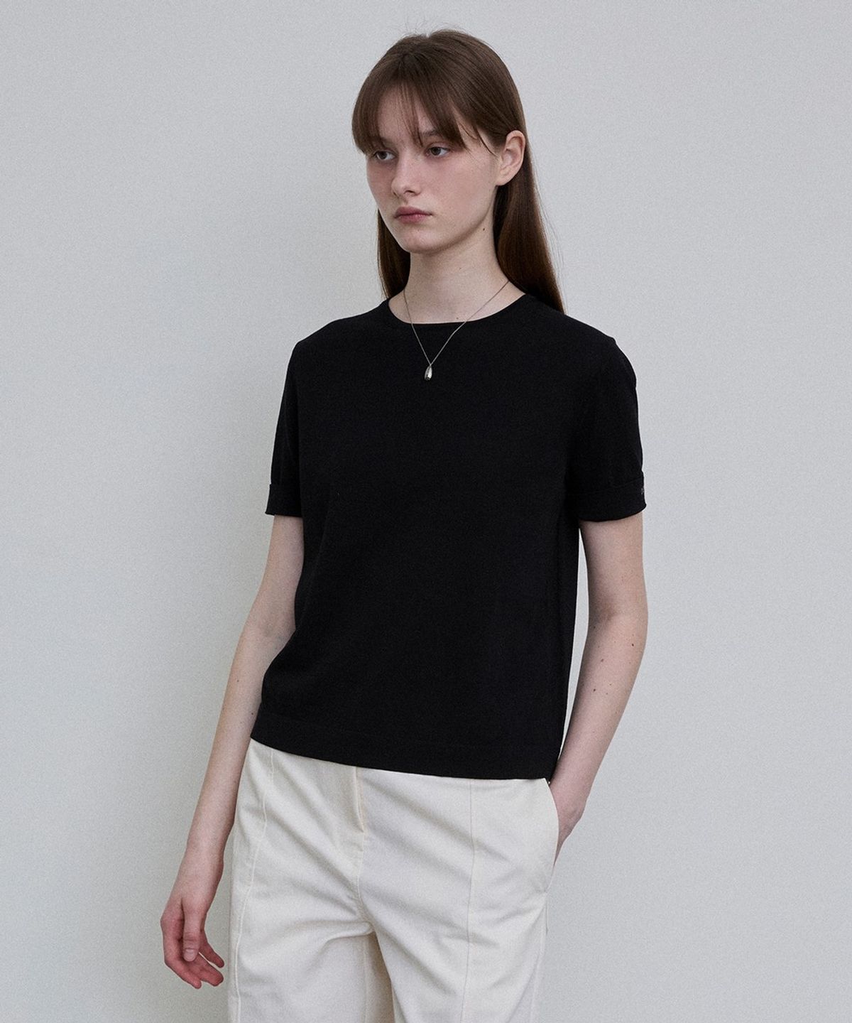 디에토(DEETO) Embroidered Sleeve Knit Tee [BLACK]