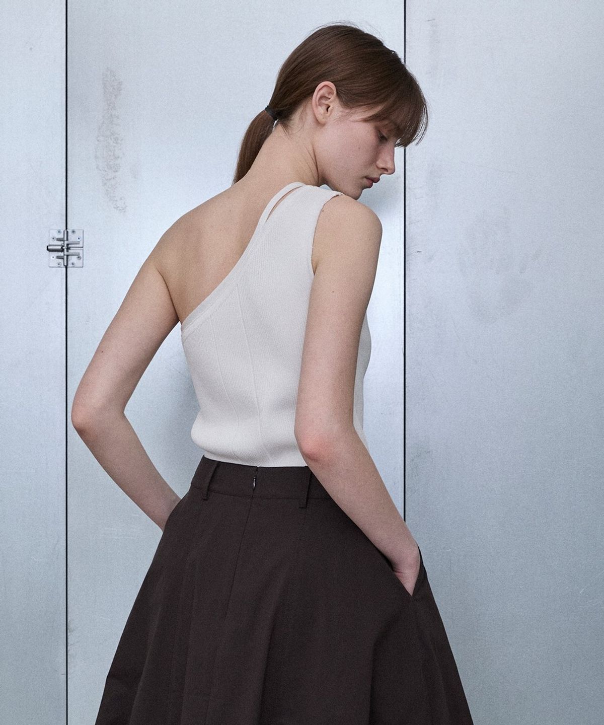디에토(DEETO) Ribbed One-Shoulder Top [WHITE]