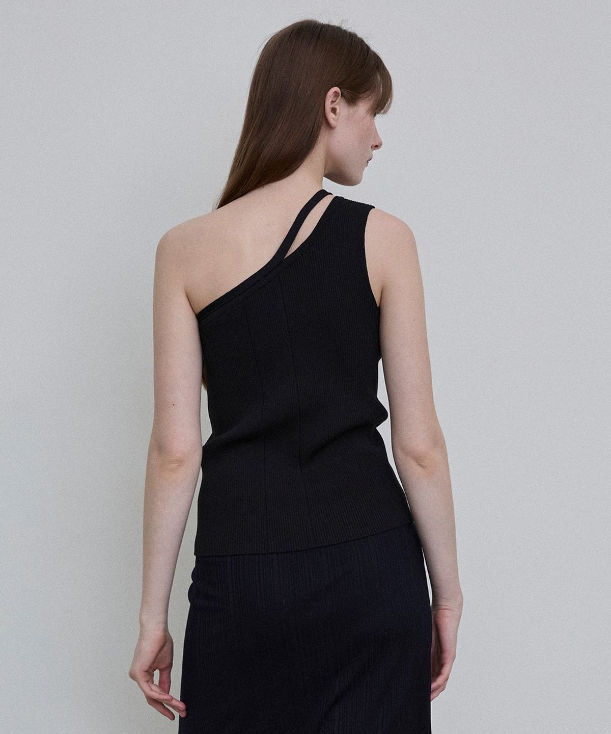디에토(DEETO) Ribbed One-Shoulder Top [BLACK]