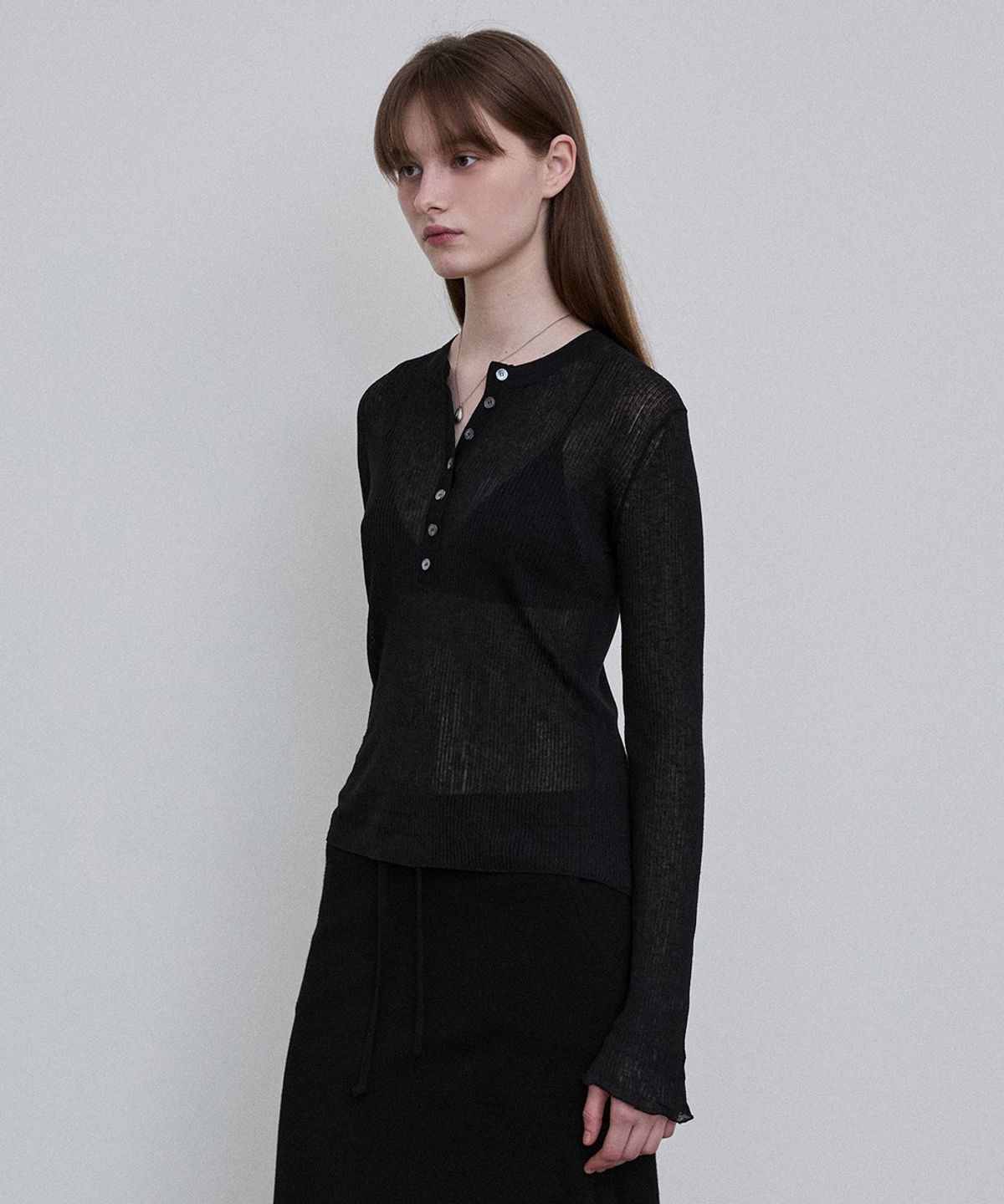 디에토(DEETO) Sheer Ribbed Henley Top [BLACK]