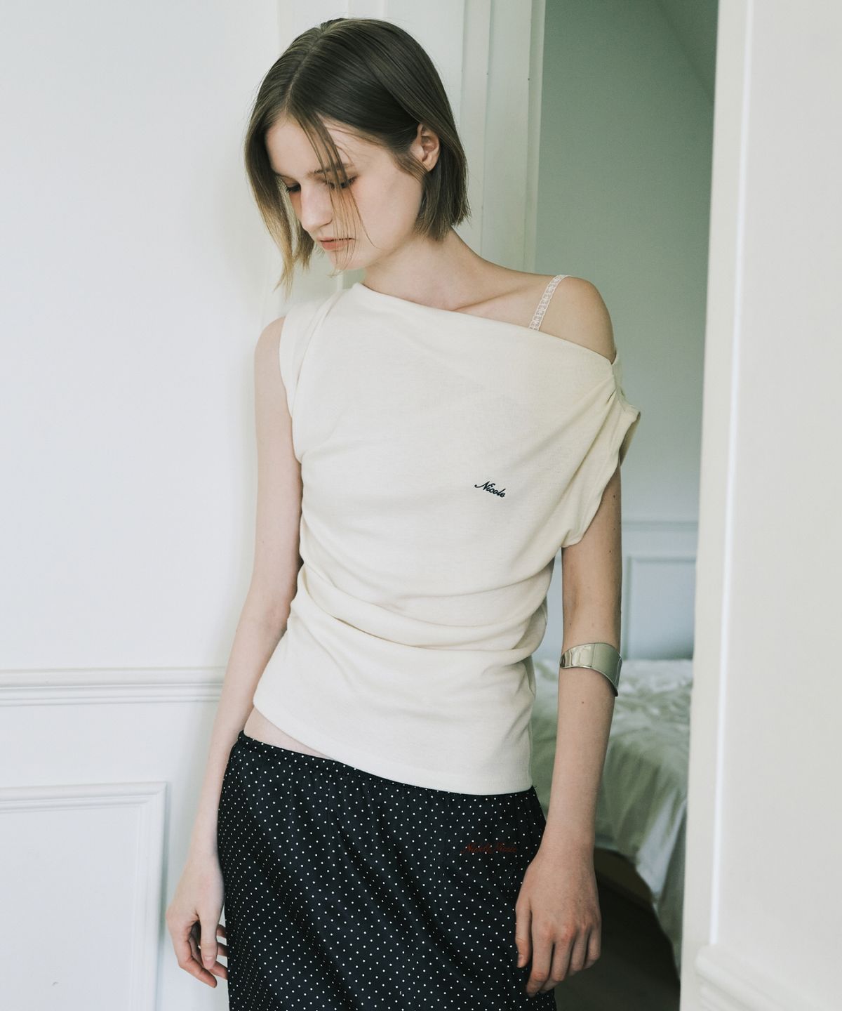 닉앤니콜(NICK&NICOLE) DRAPED SHIRRING SLEEVELESS TOP_CREAM