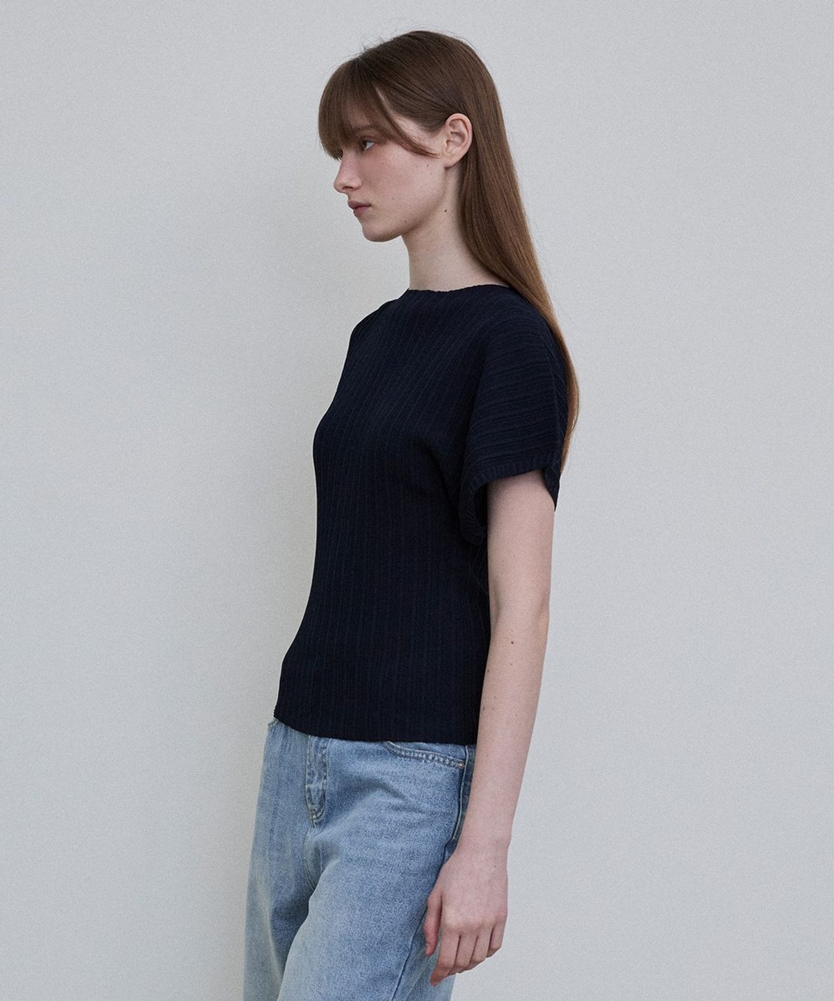 디에토(DEETO) Asymmetric Sleeve Pleated Knit Pullover [NAVY]