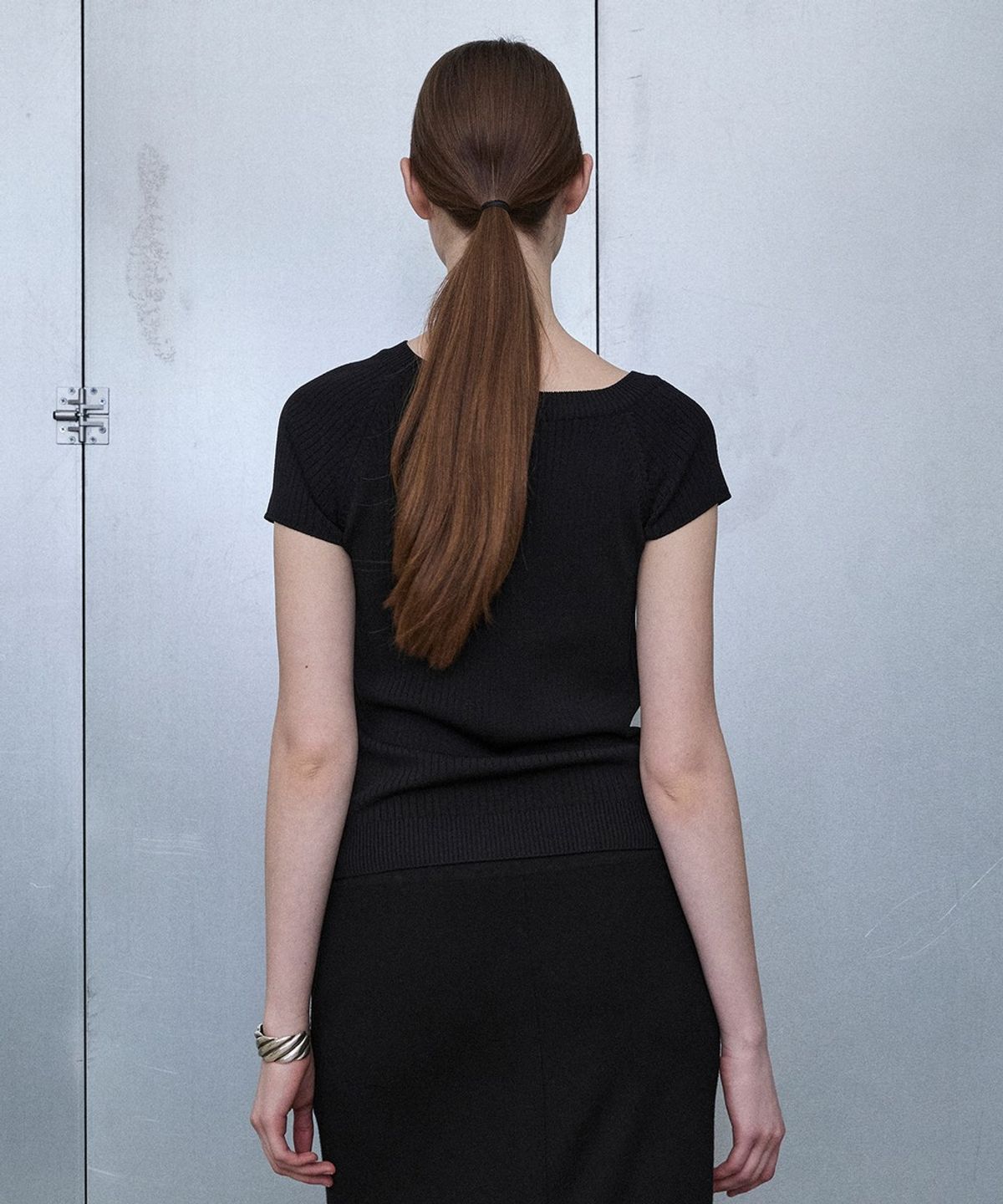 디에토(DEETO) One-Shoulder Short Sleeve Knit Pullover [BLACK]