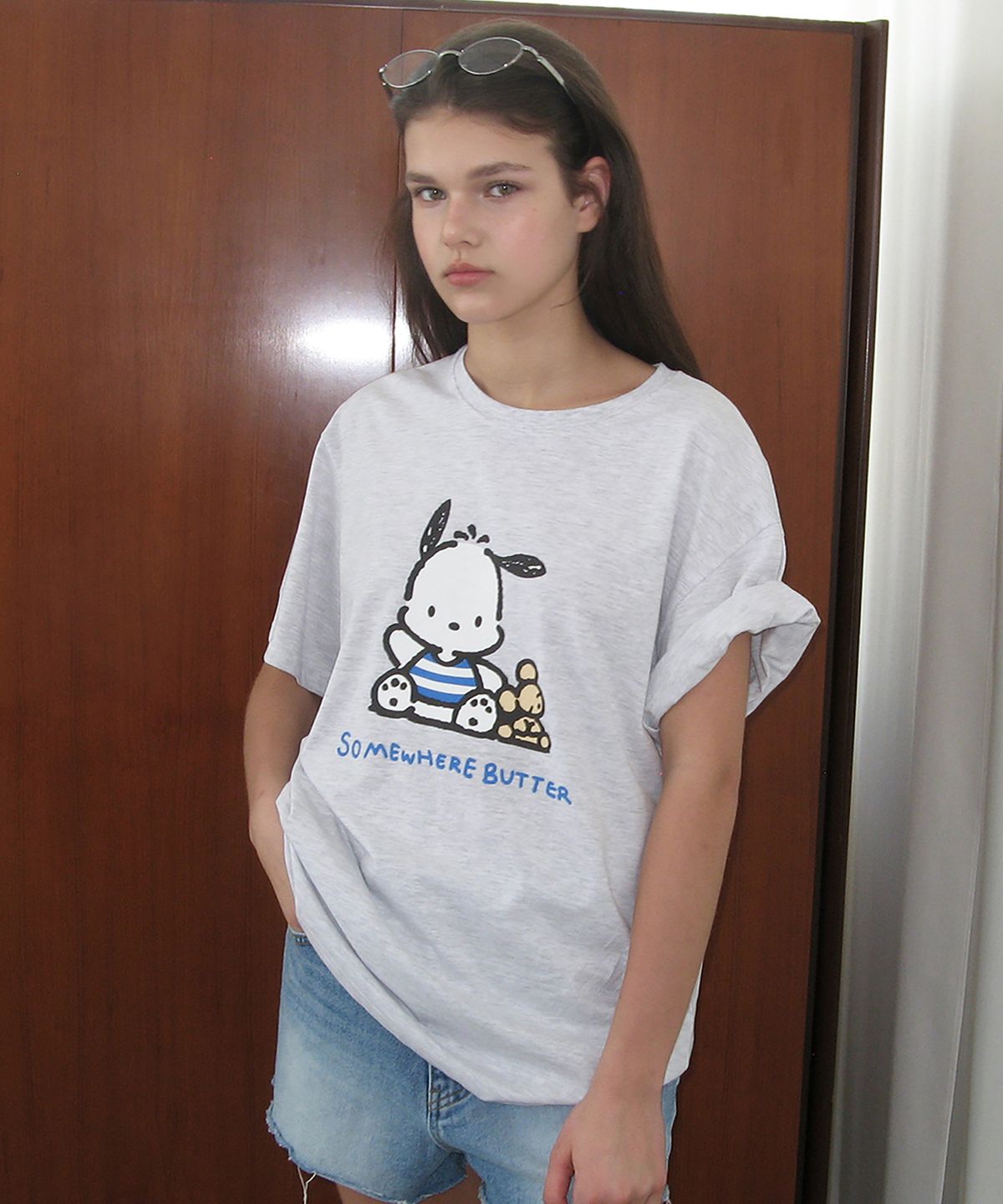 썸웨어버터(SOMEWHEREBUTTER) Pochacco Over-Fit Top - White Melange