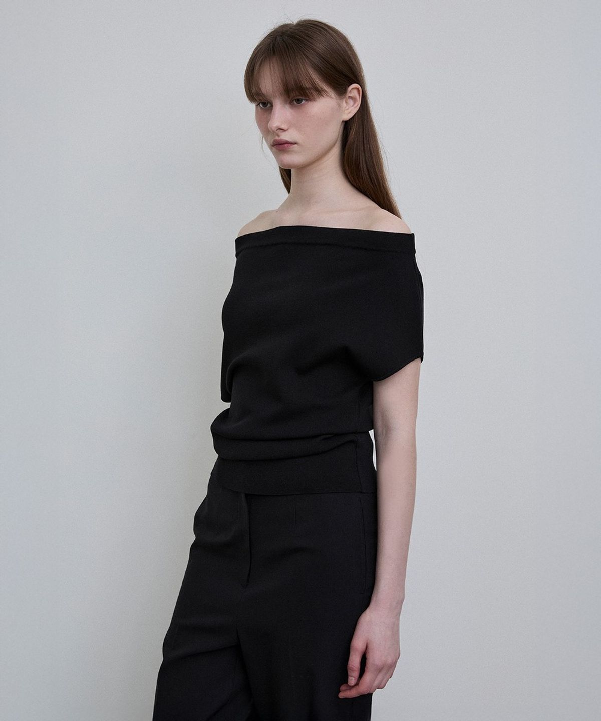 디에토(DEETO) Draped One-Shoulder Knit Top [BLACK]