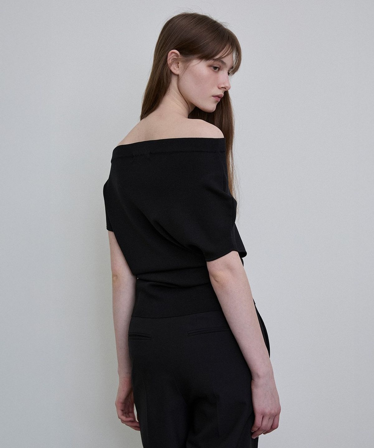 디에토(DEETO) Draped One-Shoulder Knit Top [BLACK]