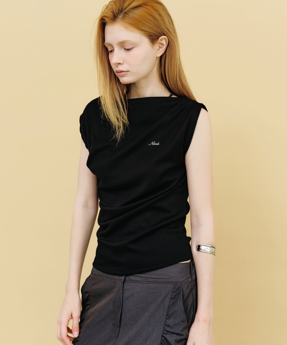 닉앤니콜(NICK&NICOLE) DRAPED SHIRRING SLEEVELESS TOP_BLACK