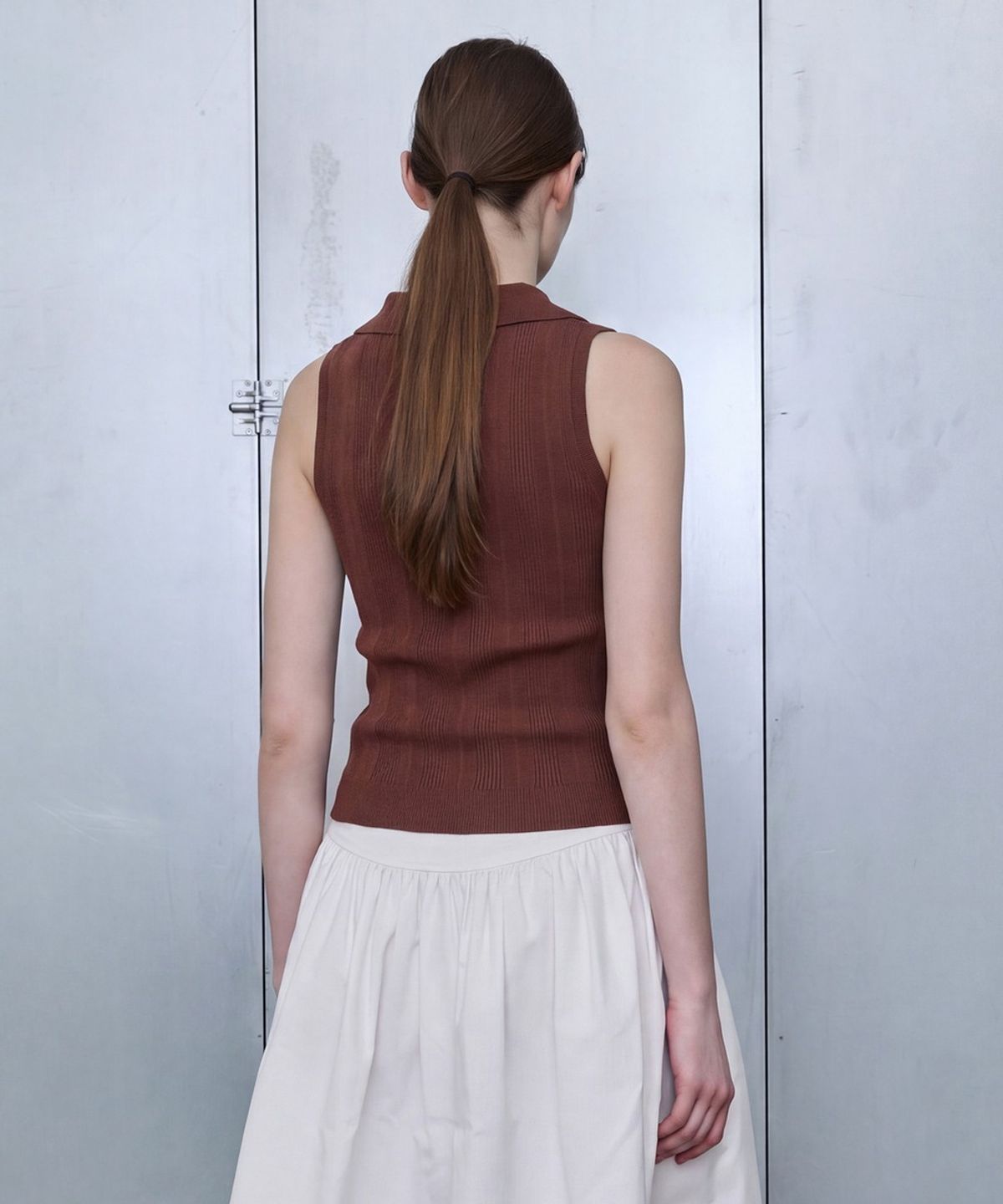 디에토(DEETO) Collared Ribbed Sleeveless Top [BROWN]