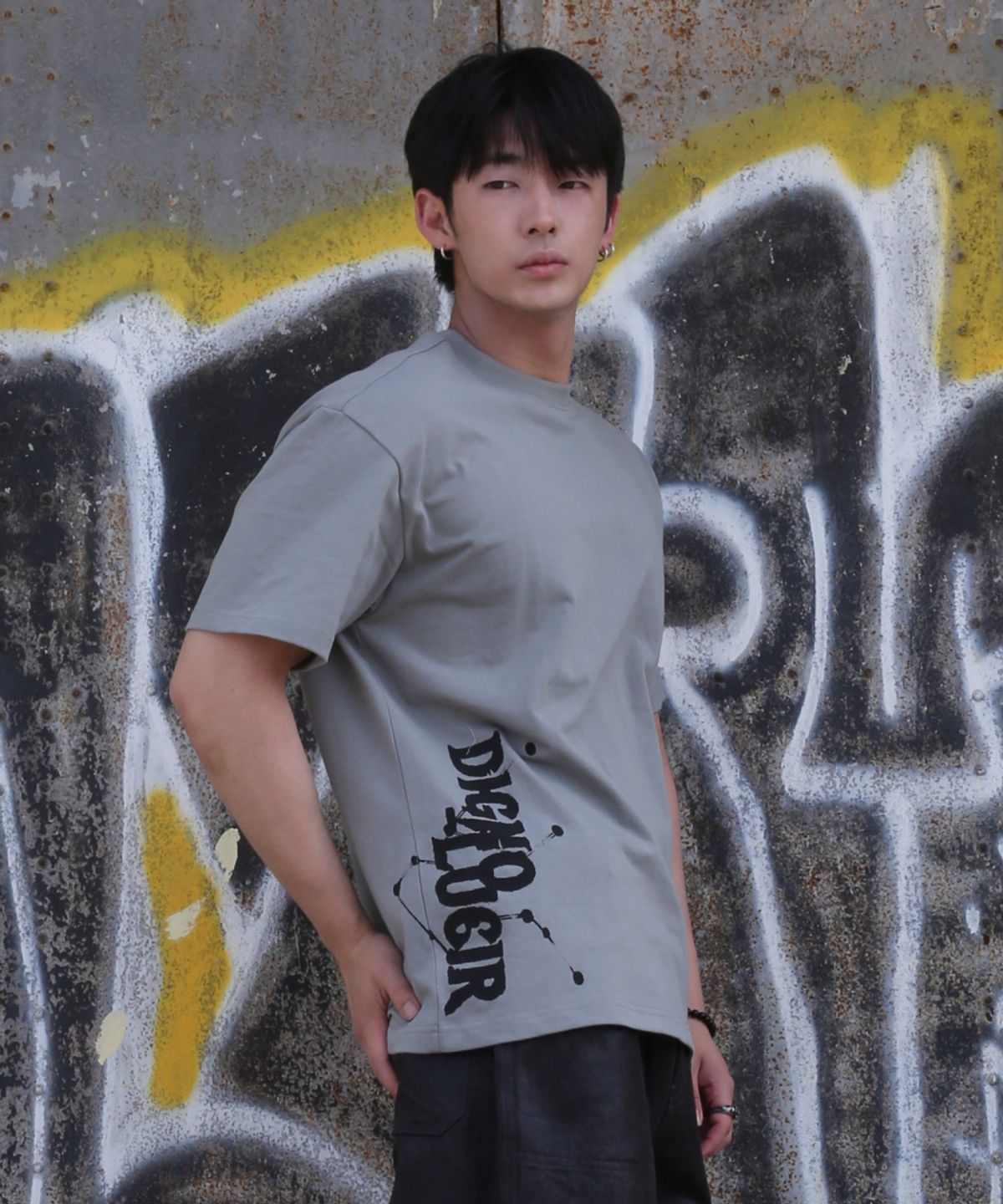 디그노루시르(DIGNOLUCIR) 아쿠아리스 레터링 (Khaki)