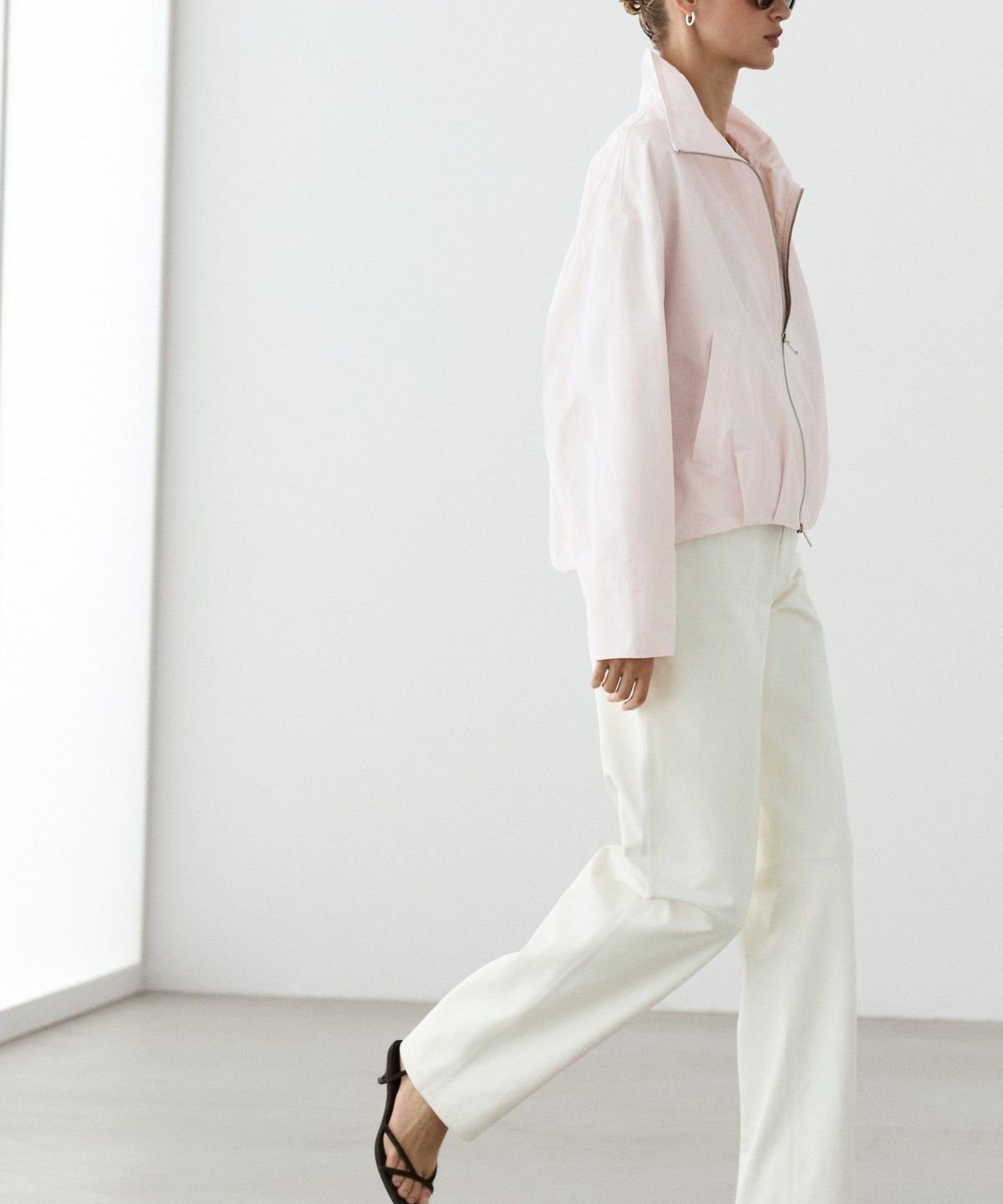 마시모두띠(MASSIMO DUTTI) 하이넥 봄버 자켓