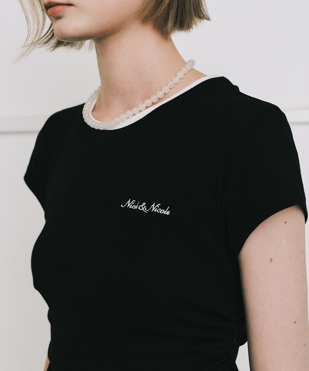 닉앤니콜(NICK&NICOLE) LAYERED SHIRRING SLIM TOP_BLACK
