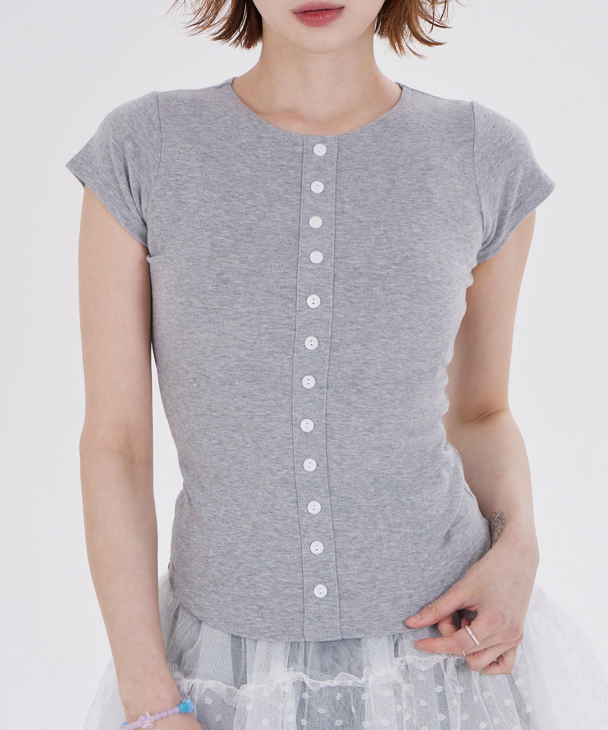 디스펑트(DYSFUNCT) BUTTON DETAIL CAP SLEEVES TOP(GRAY)