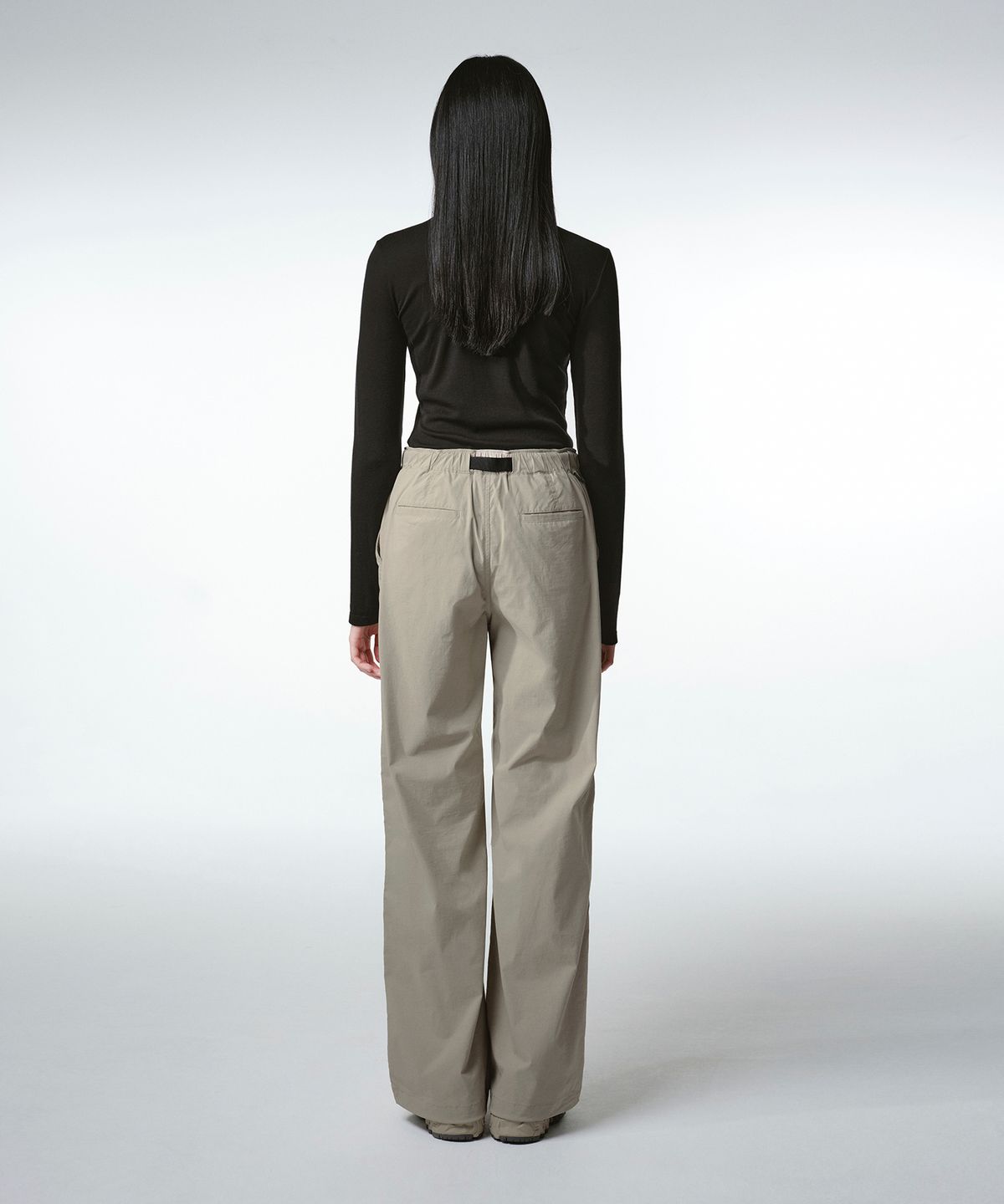 무신사 스탠다드 우먼(MUSINSA STANDARD WOMAN) [시티 레저] 우먼즈 나일론 벨티드 파라슈트 팬츠 [그레이쉬 베이지]
