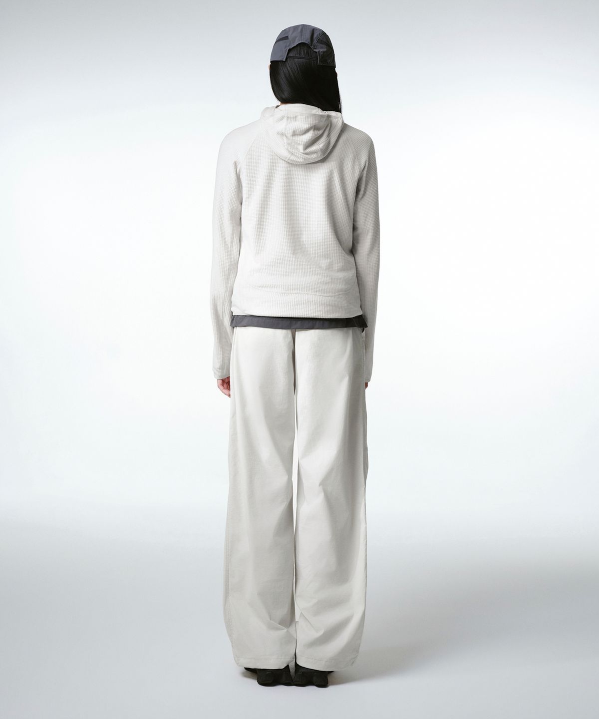 무신사 스탠다드 우먼(MUSINSA STANDARD WOMAN) [시티 레저] 우먼즈 나일론 벨티드 파라슈트 팬츠 [스톤 화이트]