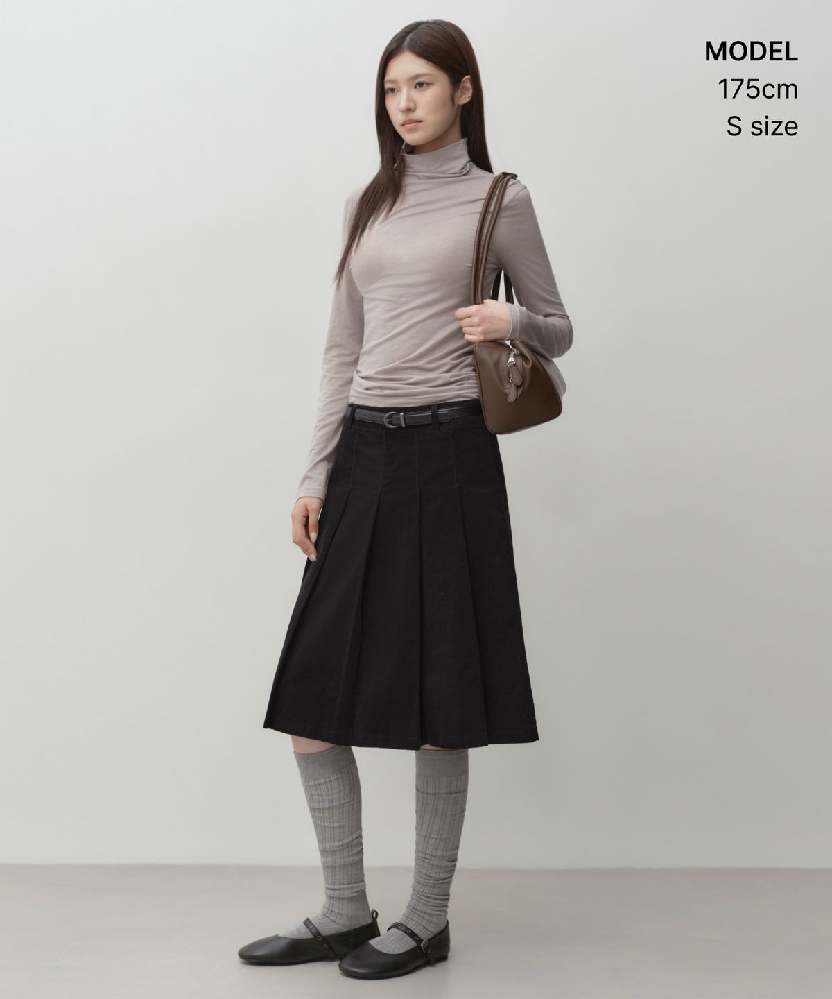 무신사 스탠다드 우먼(MUSINSA STANDARD WOMAN) 우먼즈 16W 코듀로이 플리츠 니 렝스 스커트 [블랙]
