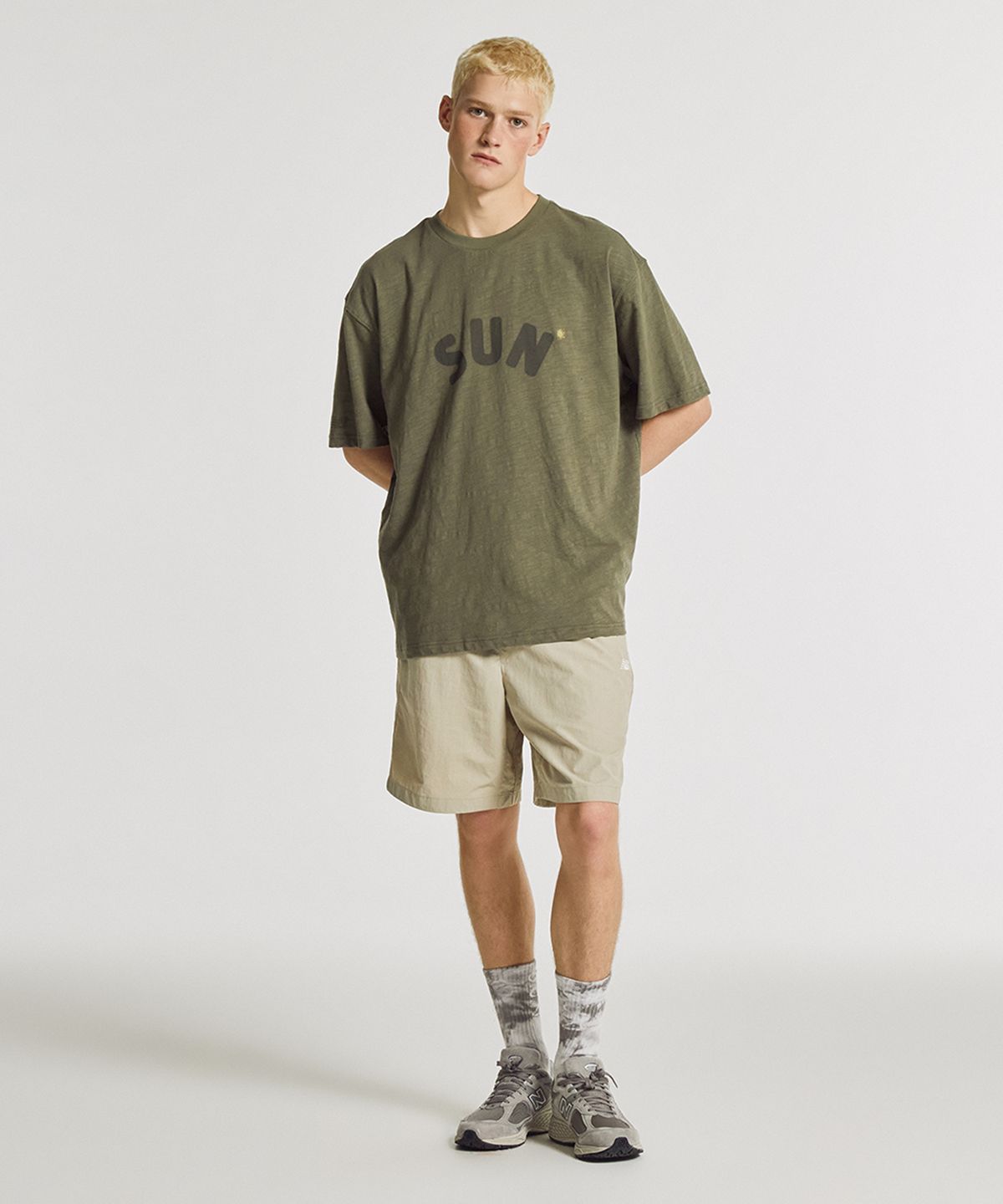 뉴발란스(NEW BALANCE) NBNEGCA033 / UNI 선 키스드 슬럽 반팔티 (KHAKI)