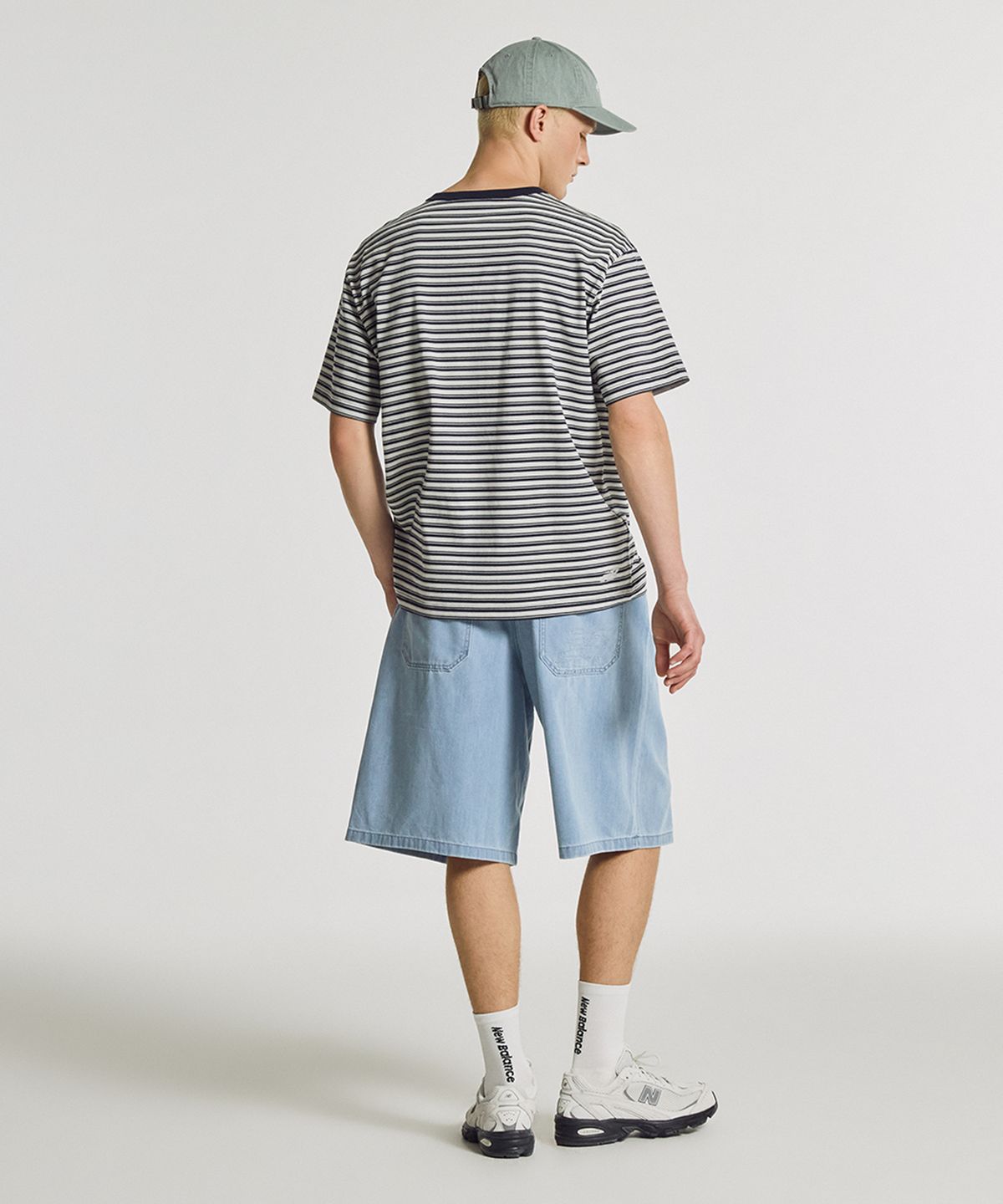 뉴발란스(NEW BALANCE) NBNEGCA043 / UNI 선 키스드 스트라이프 헨리넥 반팔티 (GRAY)
