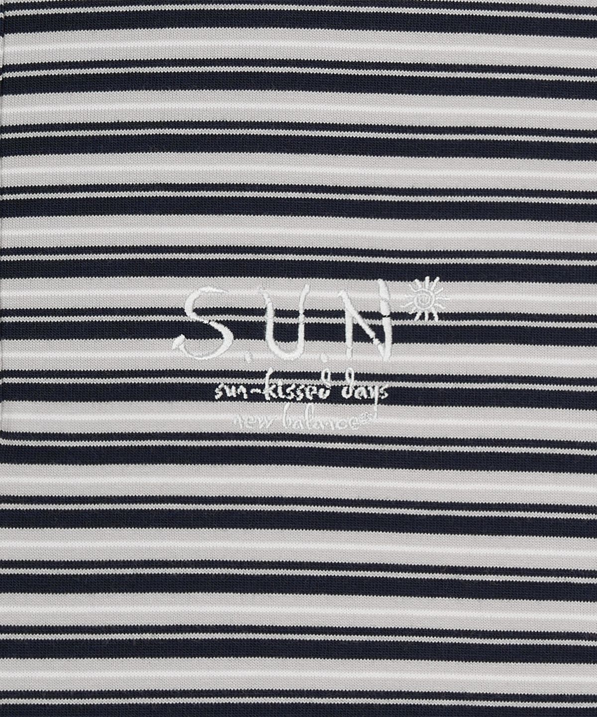 뉴발란스(NEW BALANCE) NBNEGCA043 / UNI 선 키스드 스트라이프 헨리넥 반팔티 (GRAY)