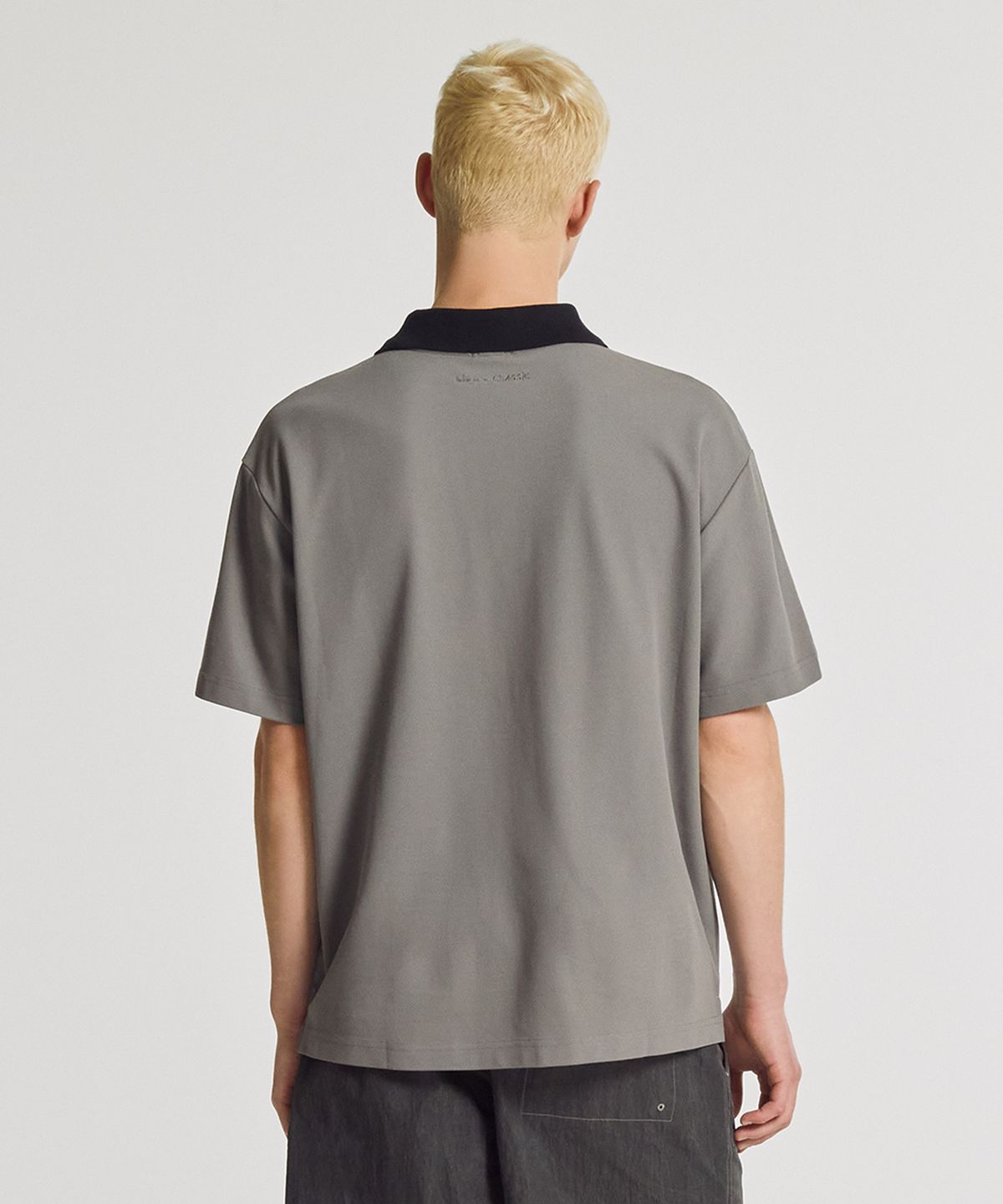 뉴발란스(NEW BALANCE) NBNFGCA013 / UNI 선 키스드 폴로 반팔티 (CHARCOAL)