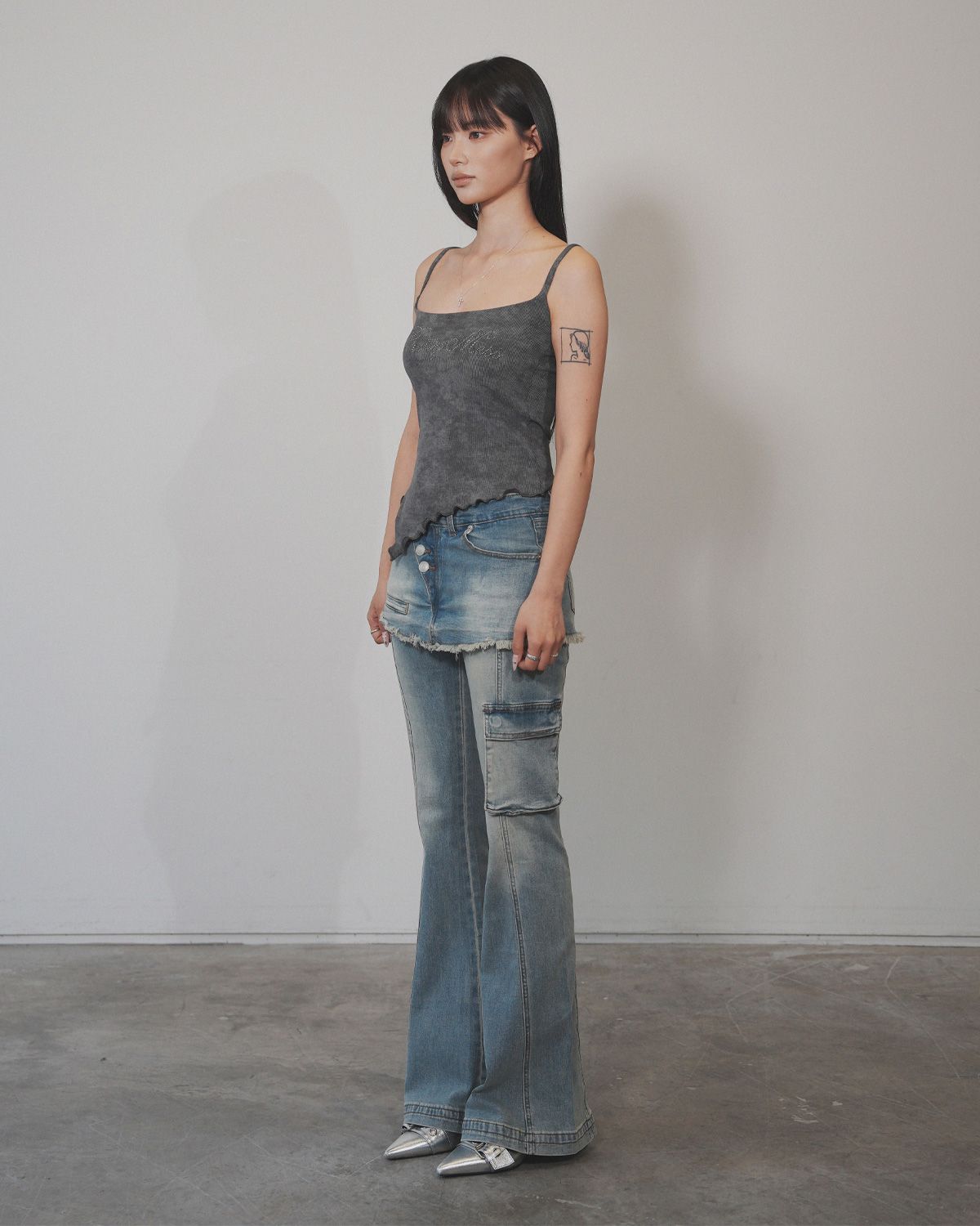 여린(YEORIN) Pretty Mess Tank (Charcoal)