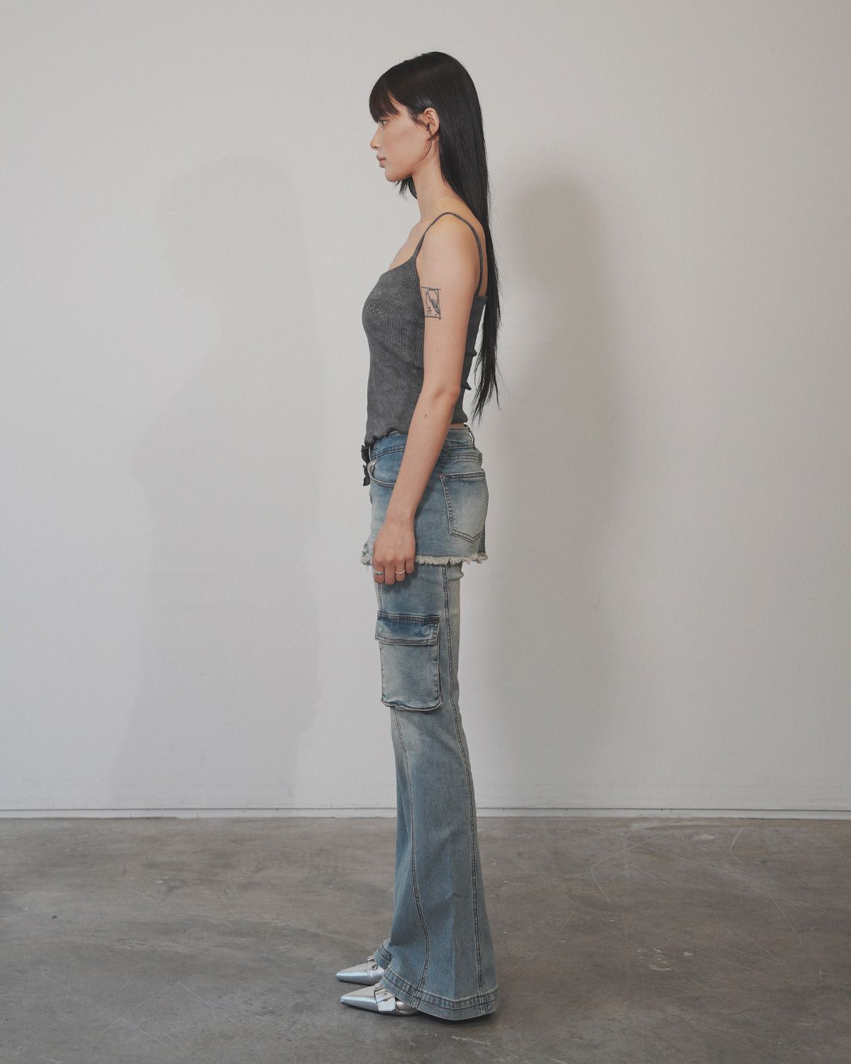 여린(YEORIN) Pretty Mess Tank (Charcoal)