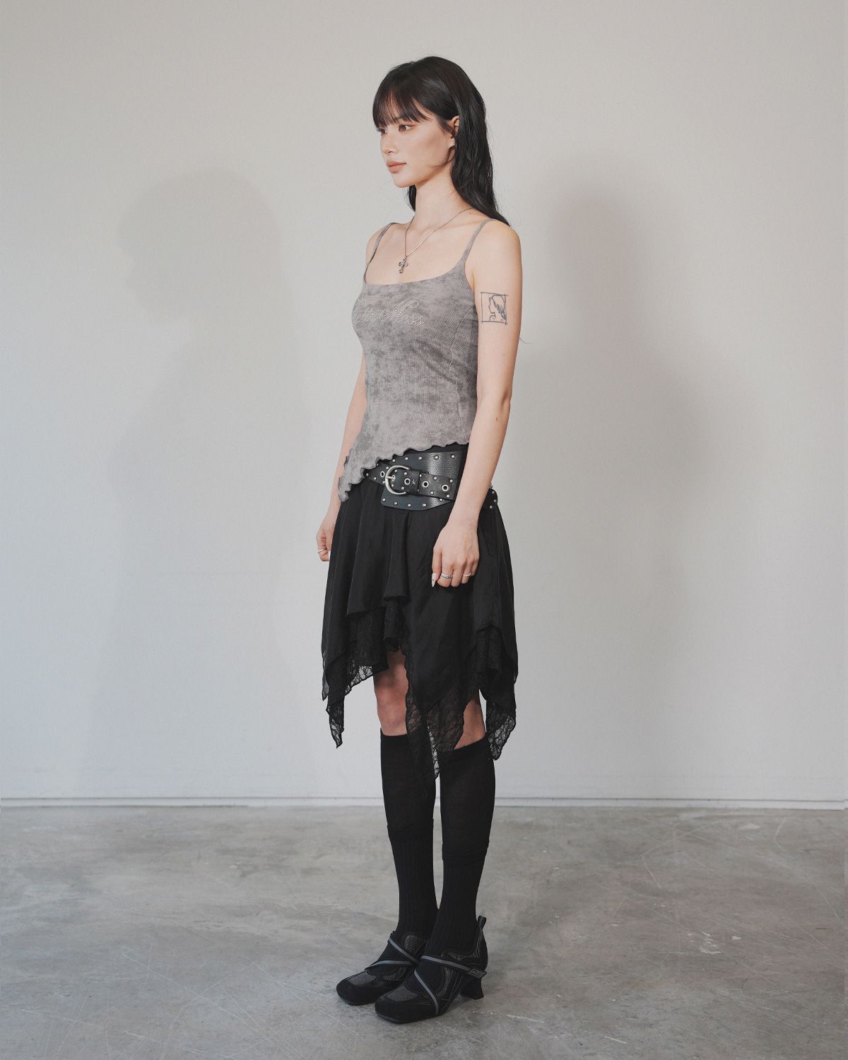 여린(YEORIN) Pretty Mess Tank (Grey)