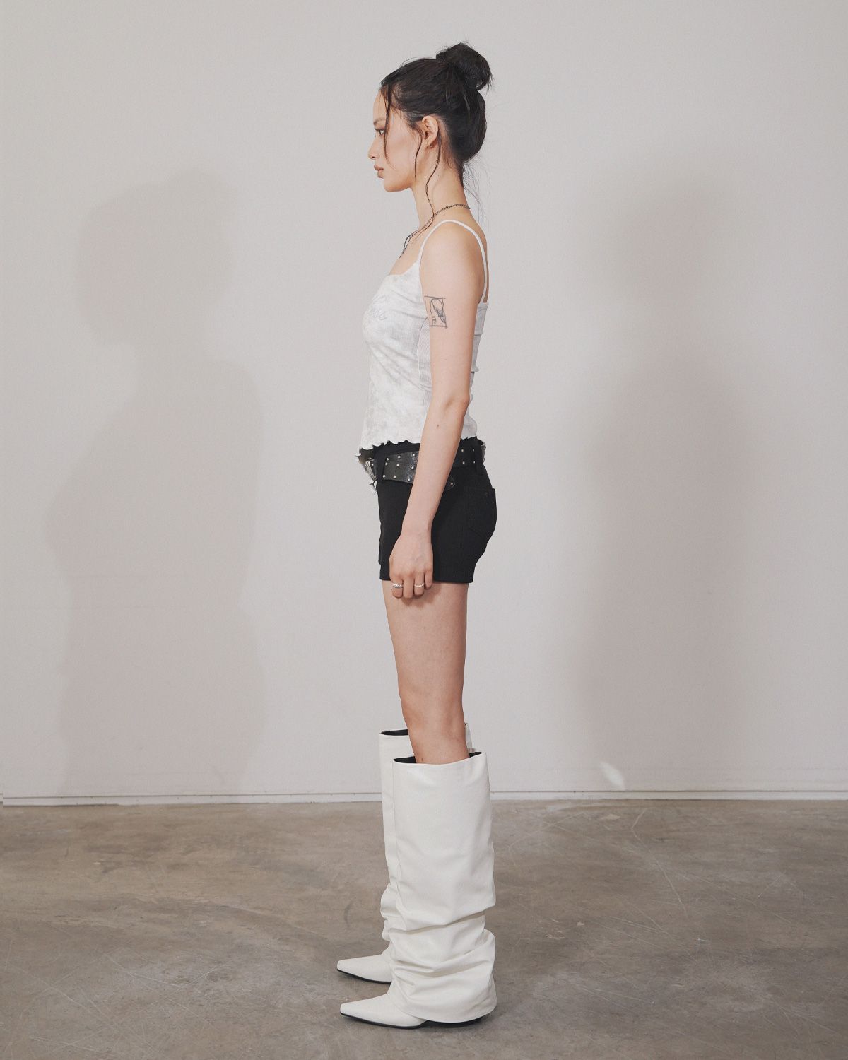 여린(YEORIN) Pretty Mess Tank (White)