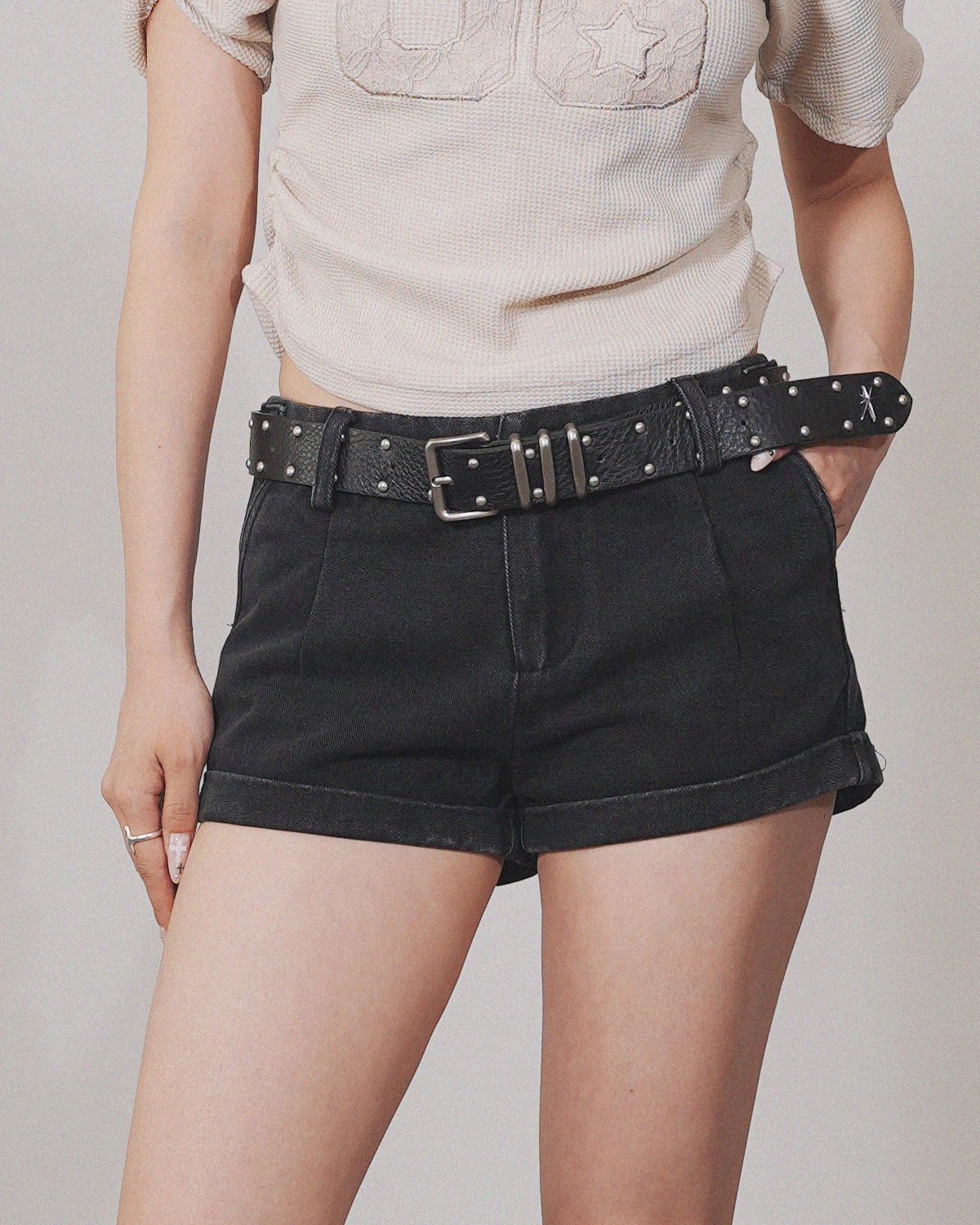 여린(YEORIN) R. Cuff Shorts (Black)