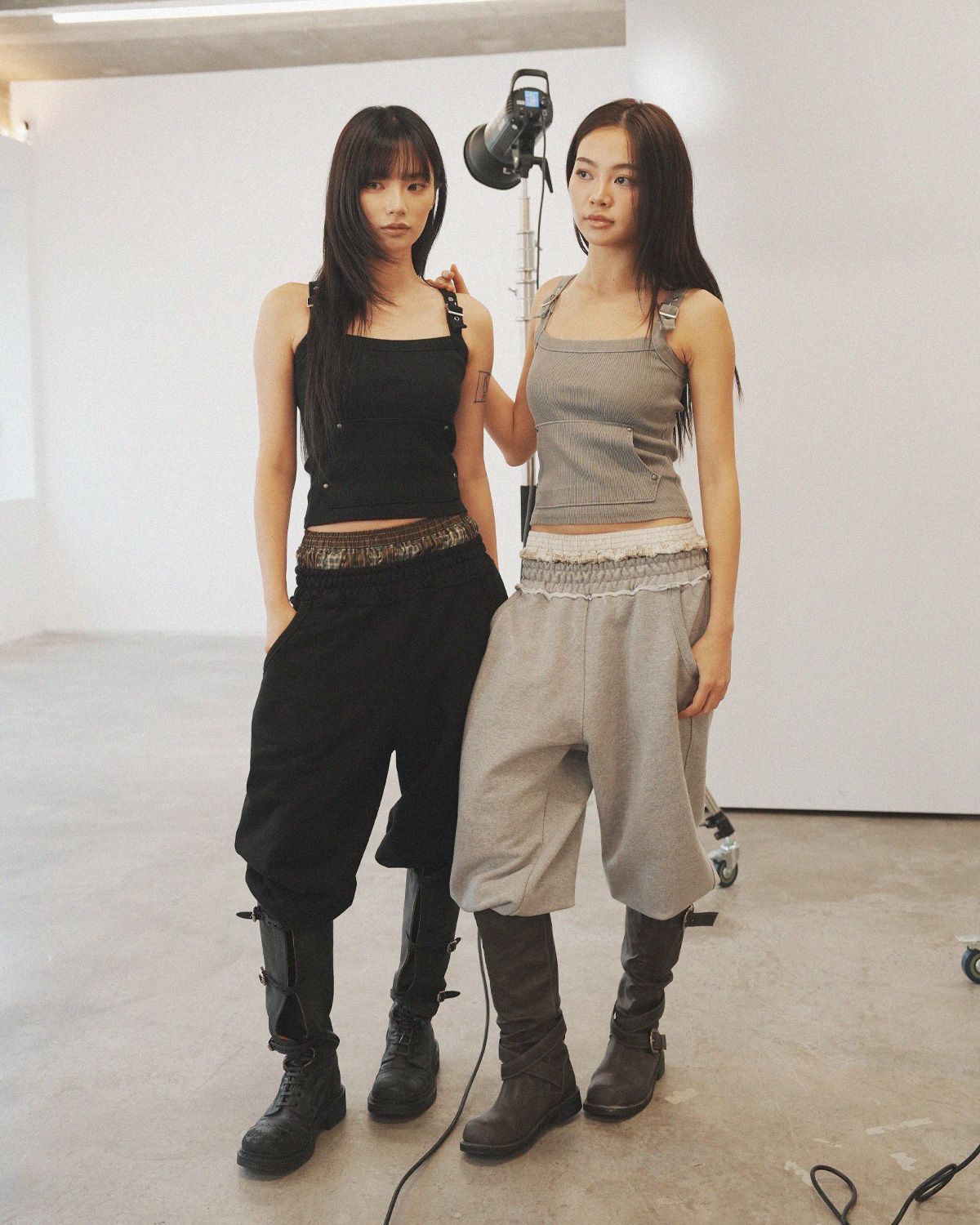 여린(YEORIN) Strap Pocket Tank (Charcoal)
