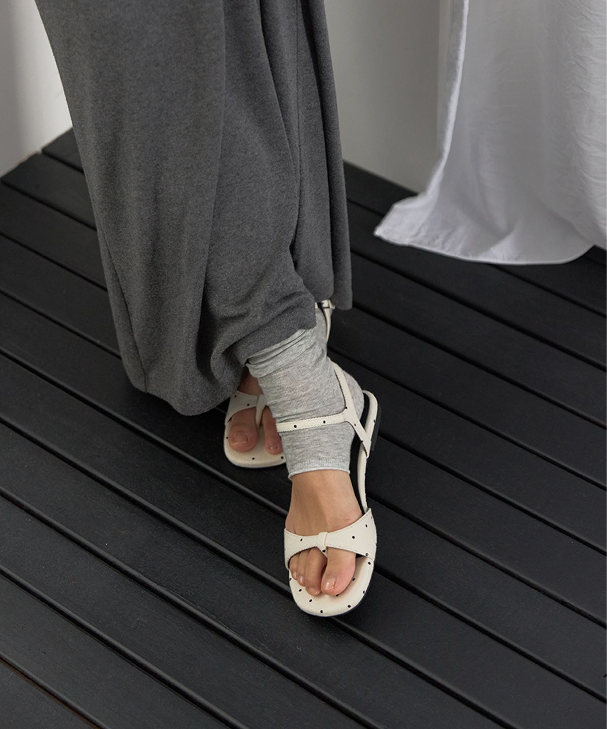 바이아덜스(BYOTHERS) Polka Breeze Sandals