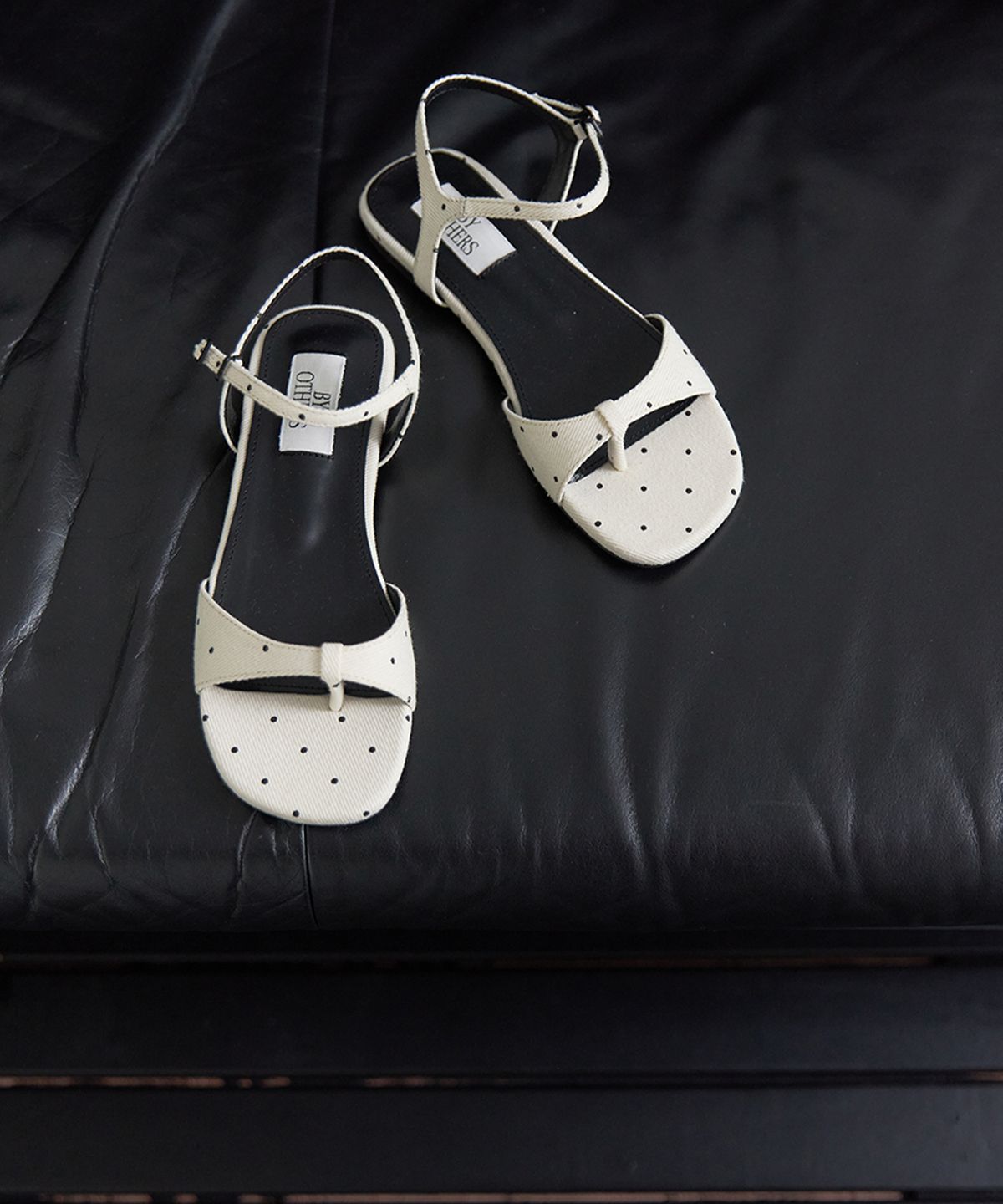 바이아덜스(BYOTHERS) Polka Breeze Sandals
