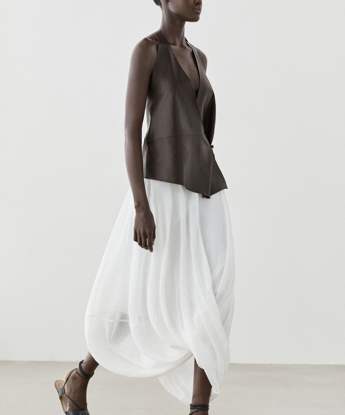 마시모두띠(MASSIMO DUTTI) 크로스 나파 가죽 탑