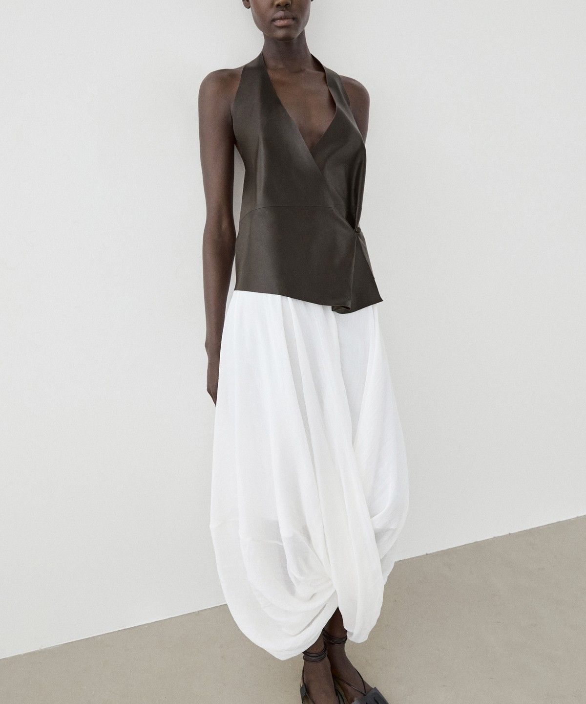 마시모두띠(MASSIMO DUTTI) 크로스 나파 가죽 탑