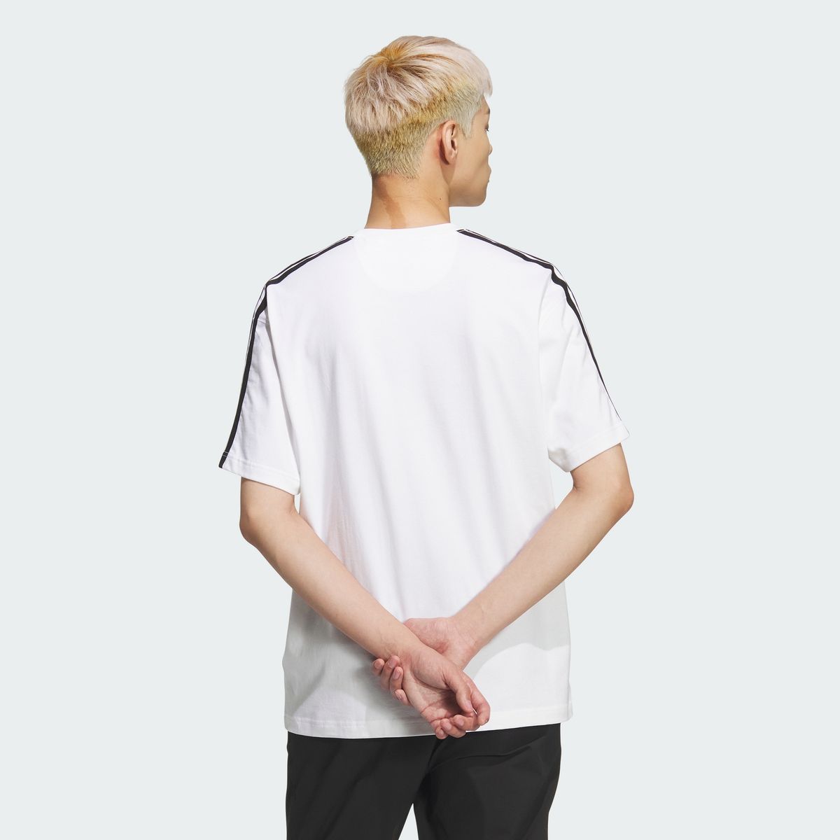 아디다스(ADIDAS) 에센셜 플러스 루스 핏 3-스트라이프 싱글 저지 쇼트 슬리브 티셔츠 KF3739