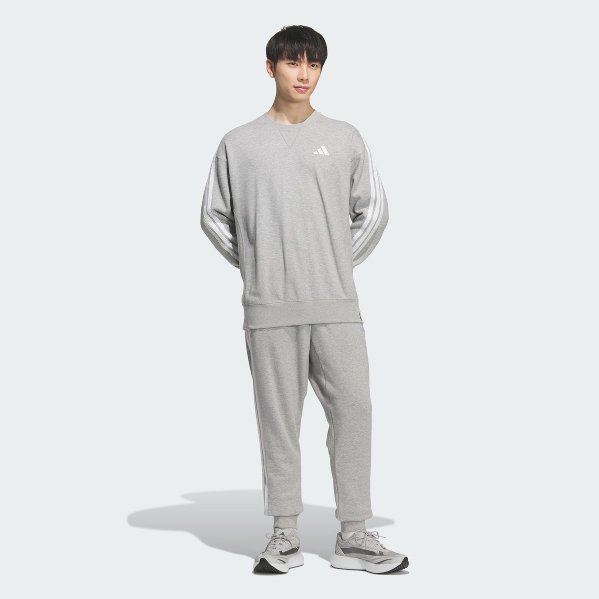 아디다스(ADIDAS) 에센셜 플러스 루스 핏 3-스트라이프 프렌치 테리 스웨트셔츠 KF3716