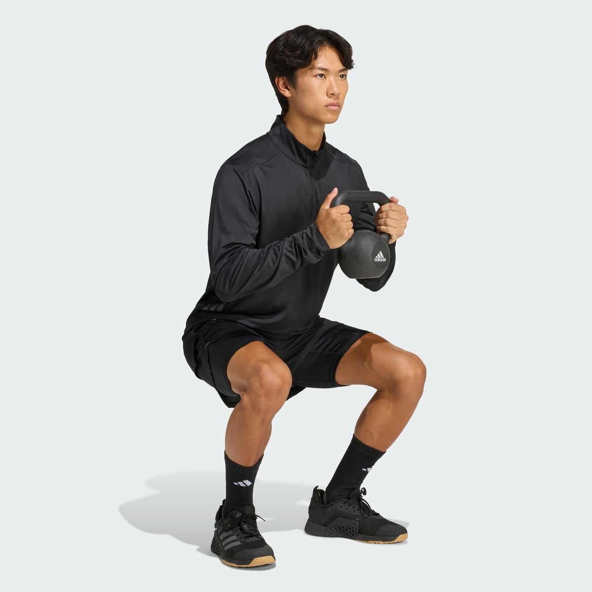 아디다스(ADIDAS) 테크 에센셜 워크아웃 1/4 지퍼 스웨트셔츠 KQ7477