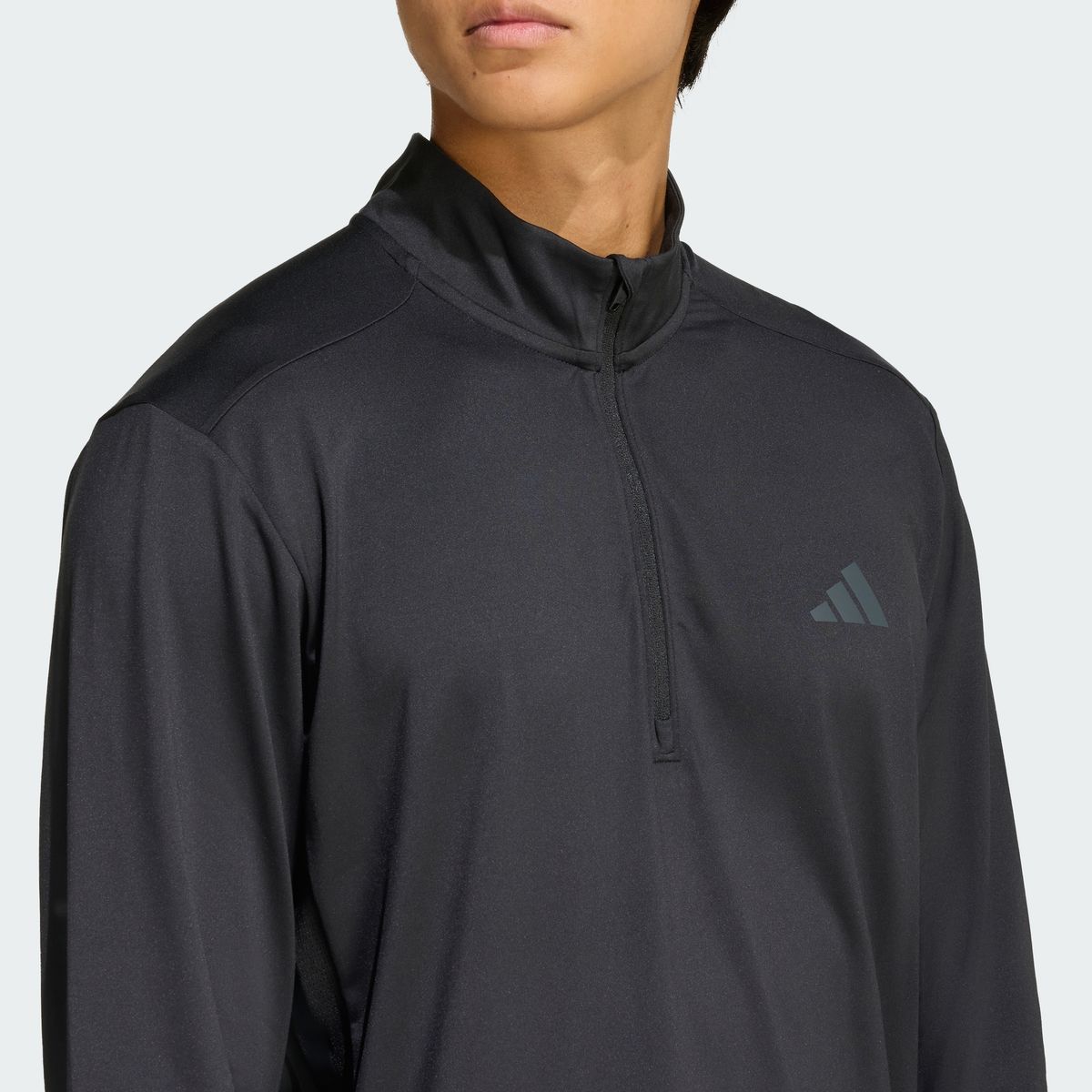 아디다스(ADIDAS) 테크 에센셜 워크아웃 1/4 지퍼 스웨트셔츠 KQ7477