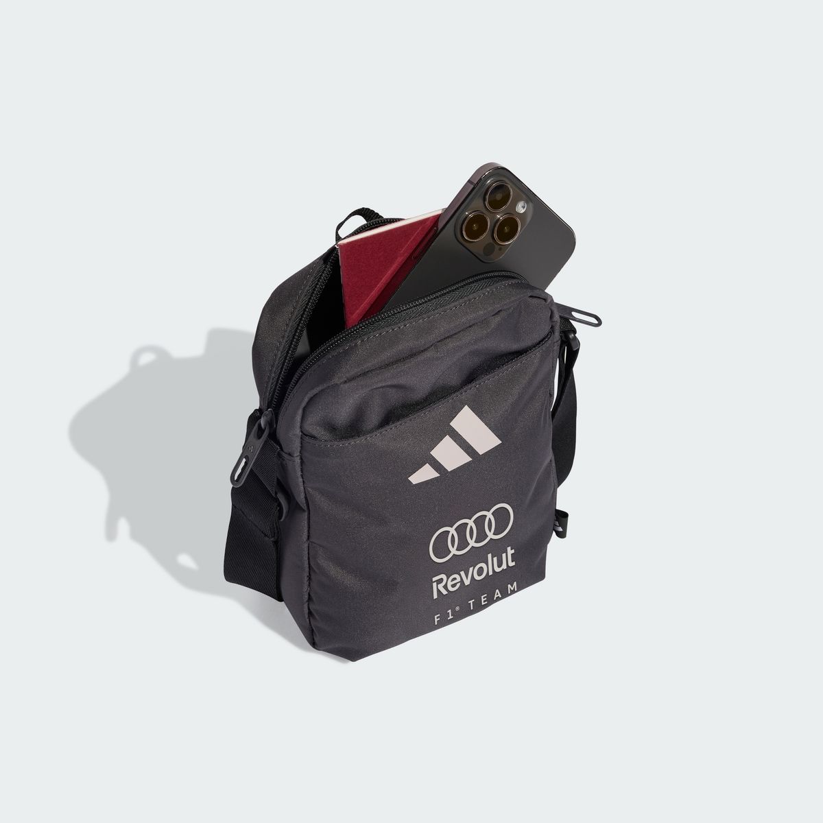 아디다스(ADIDAS) 아우디 F1 팀 DNA 오거나이저 백 KF8473