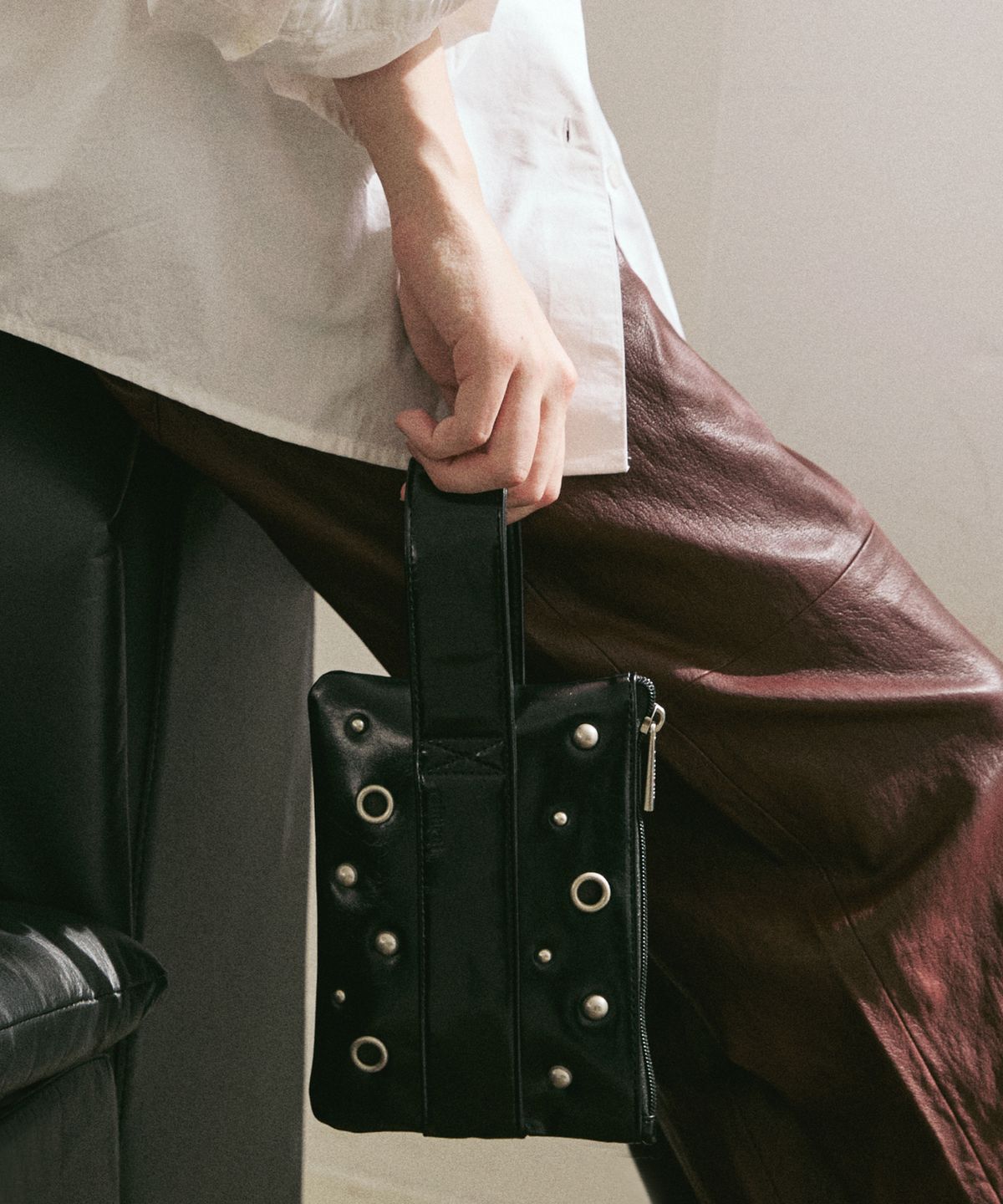 레이몬트(RAIMENT) Orbit Pouch Bag_BLACK